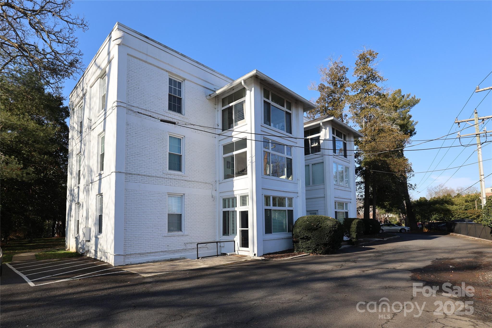 2501 Roswell Avenue Unit: 303
