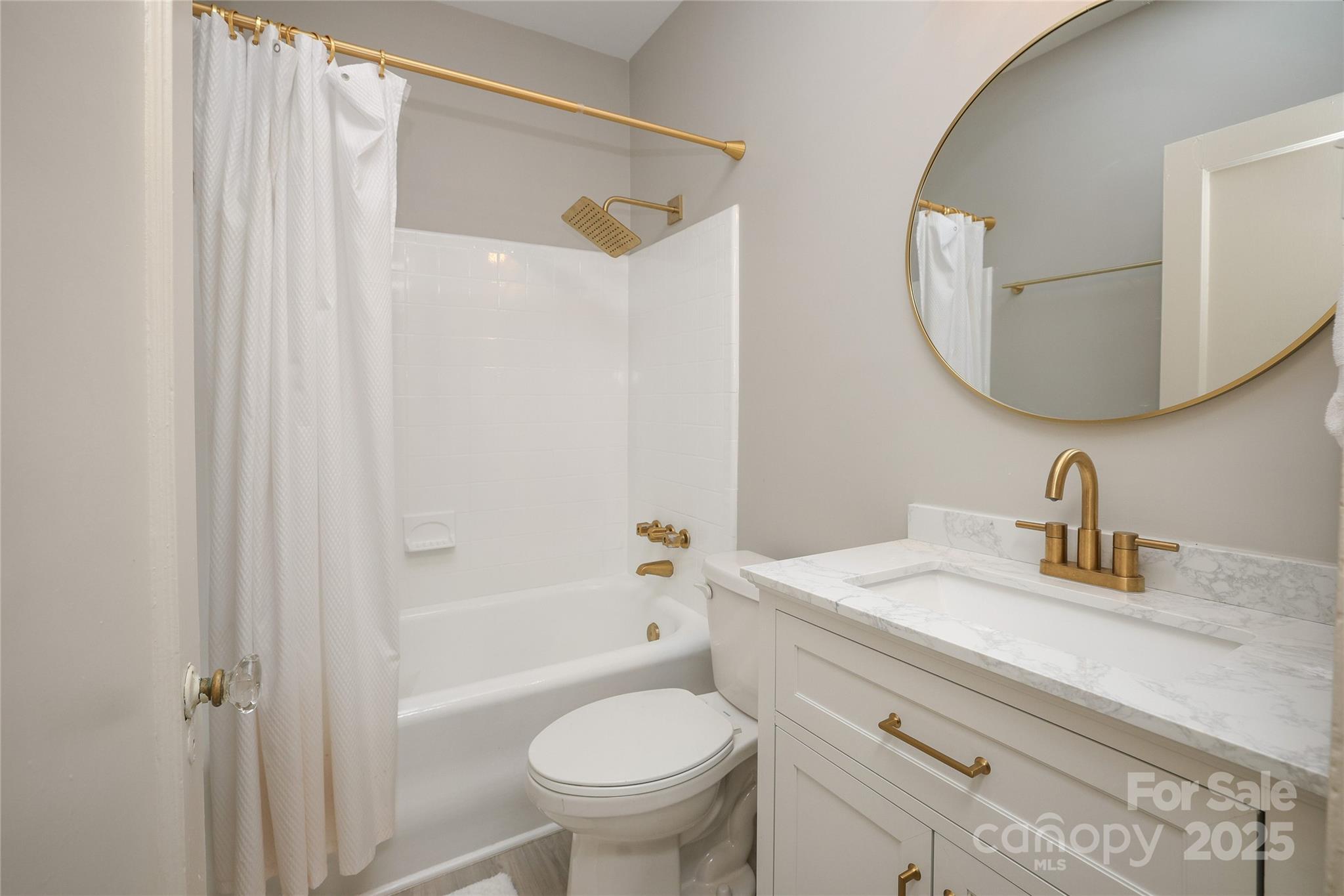 2501 Roswell Avenue Unit: 303