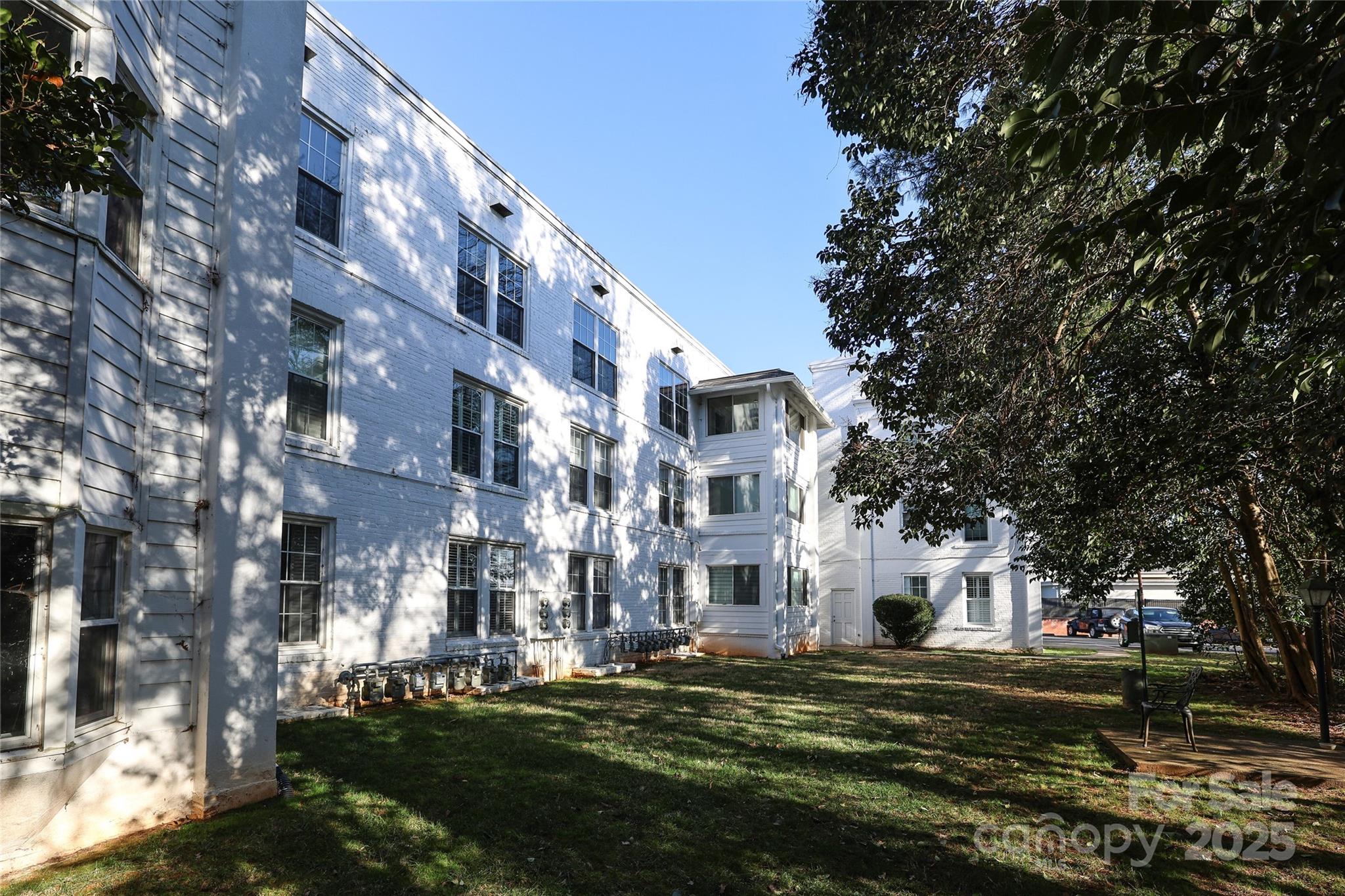 2501 Roswell Avenue Unit: 303