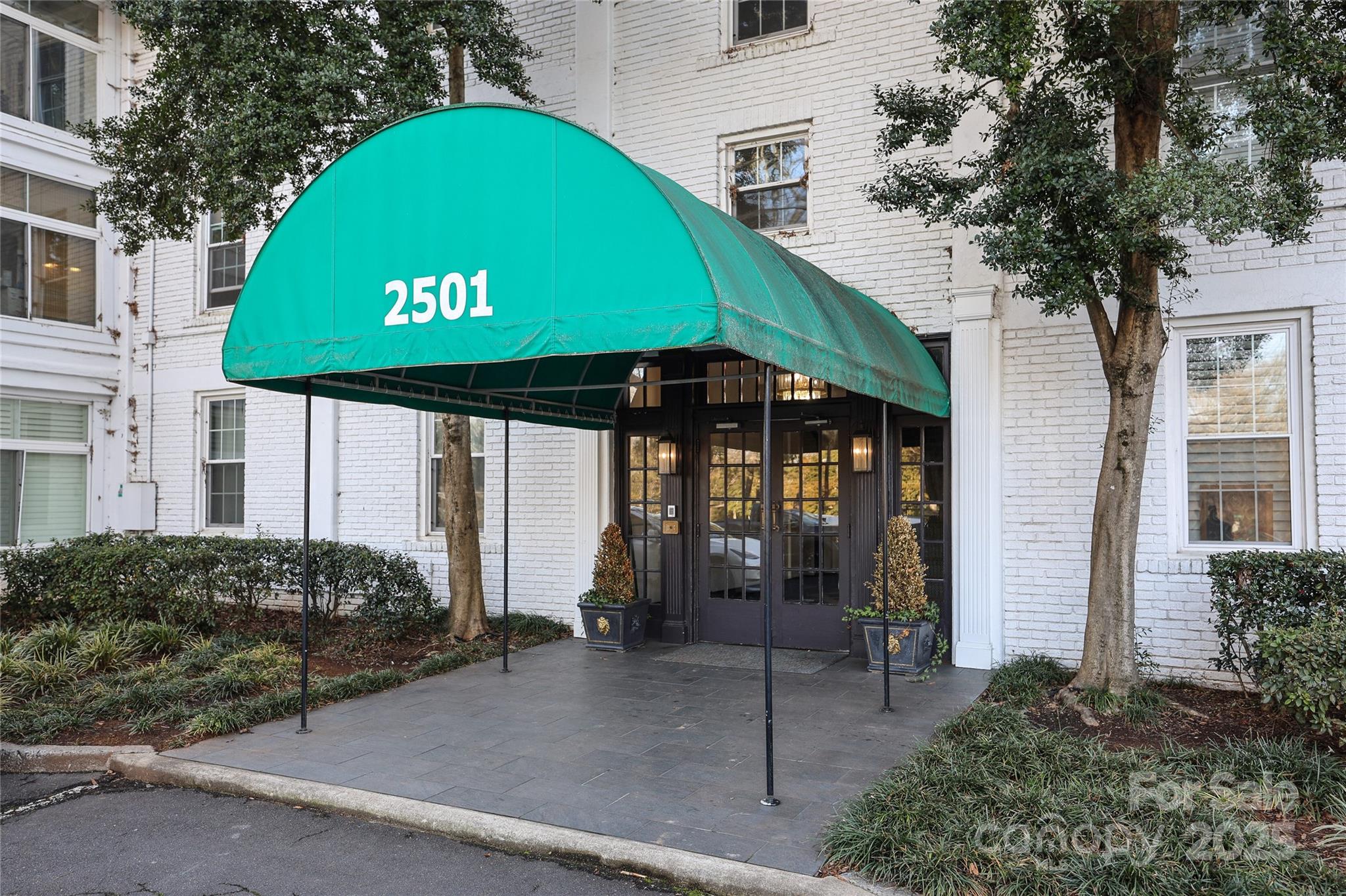 2501 Roswell Avenue Unit: 303