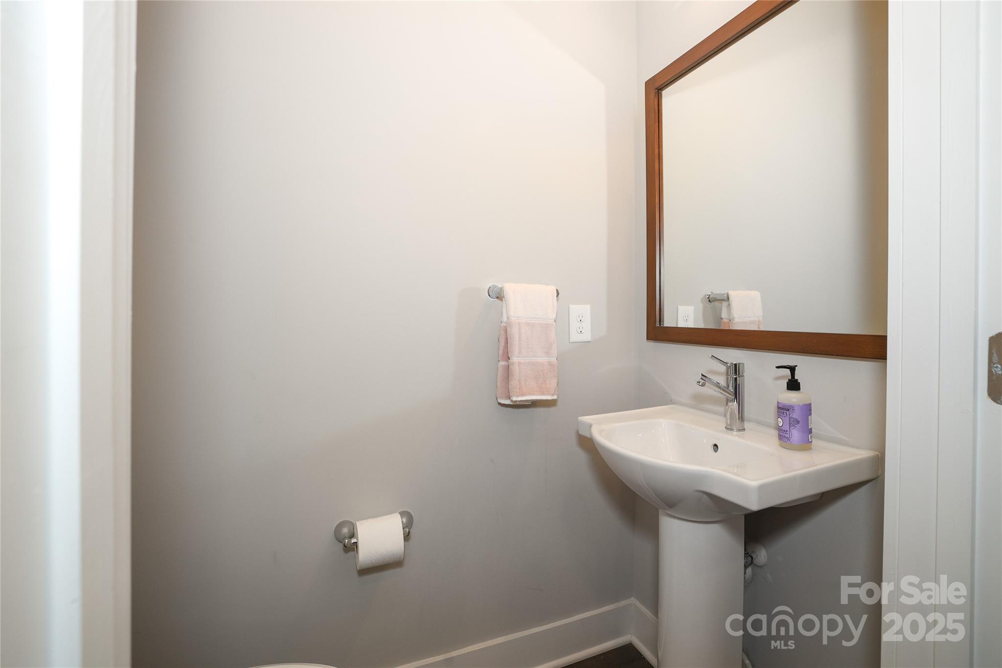 2401 Euclid Avenue Unit: 110