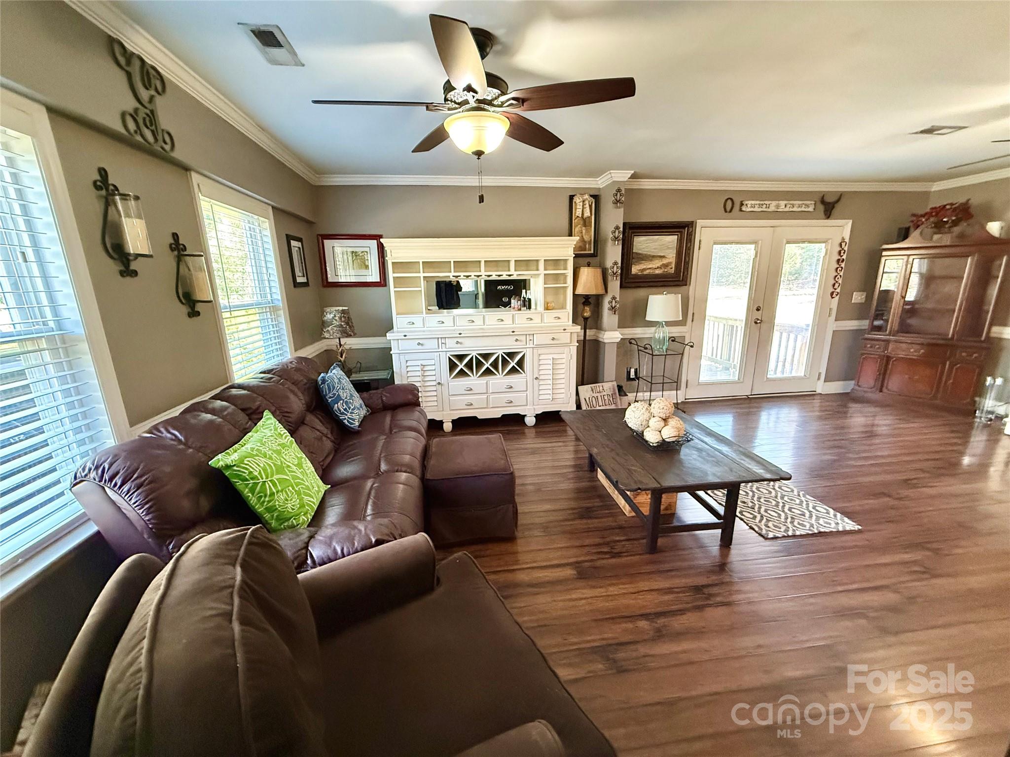 7124 Linda Lake Drive