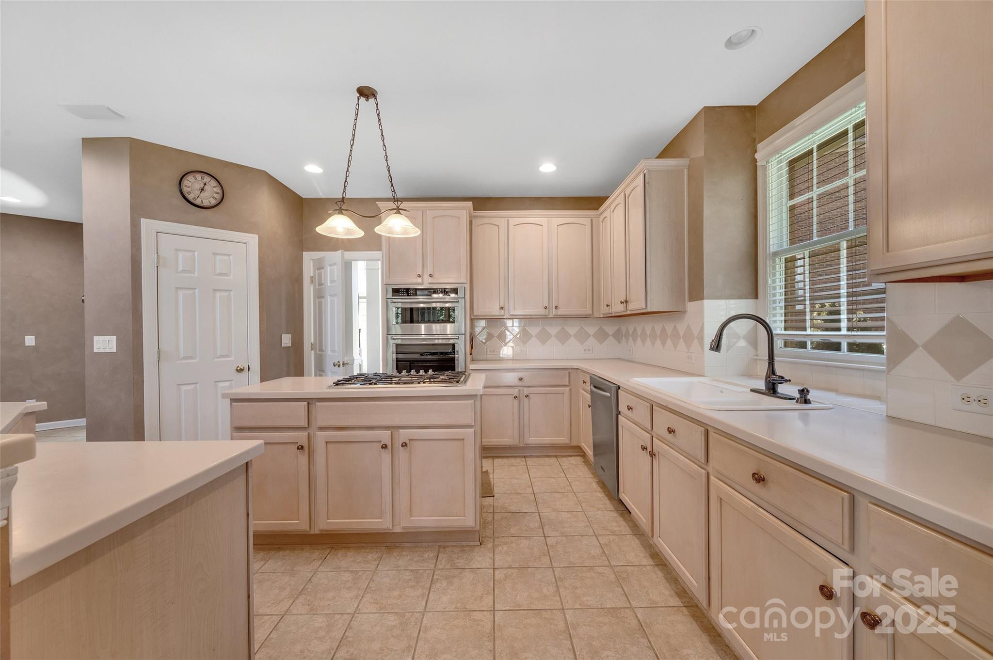 11402 Bloomfield Drive