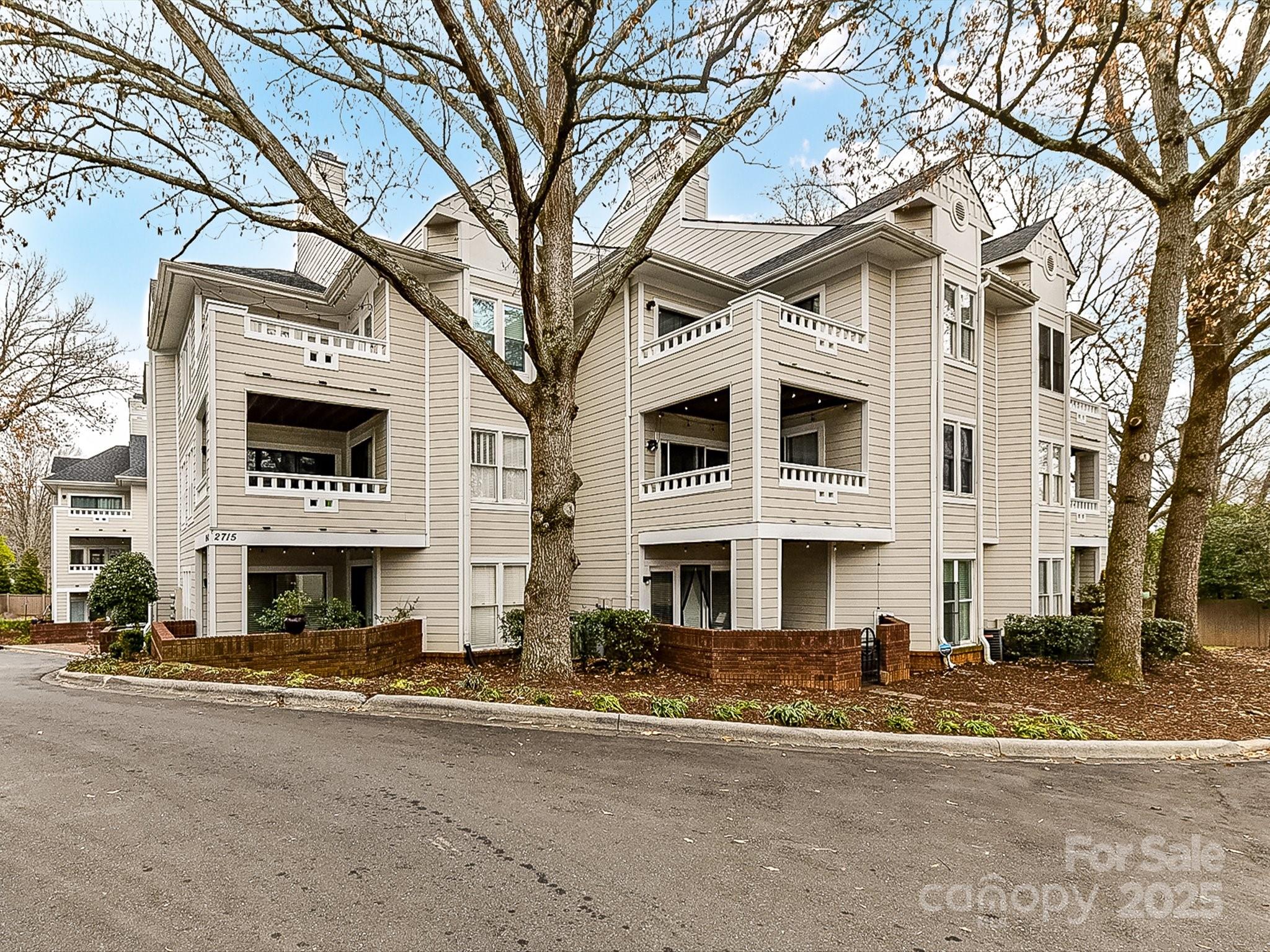 2715 Selwyn Avenue Unit: 42