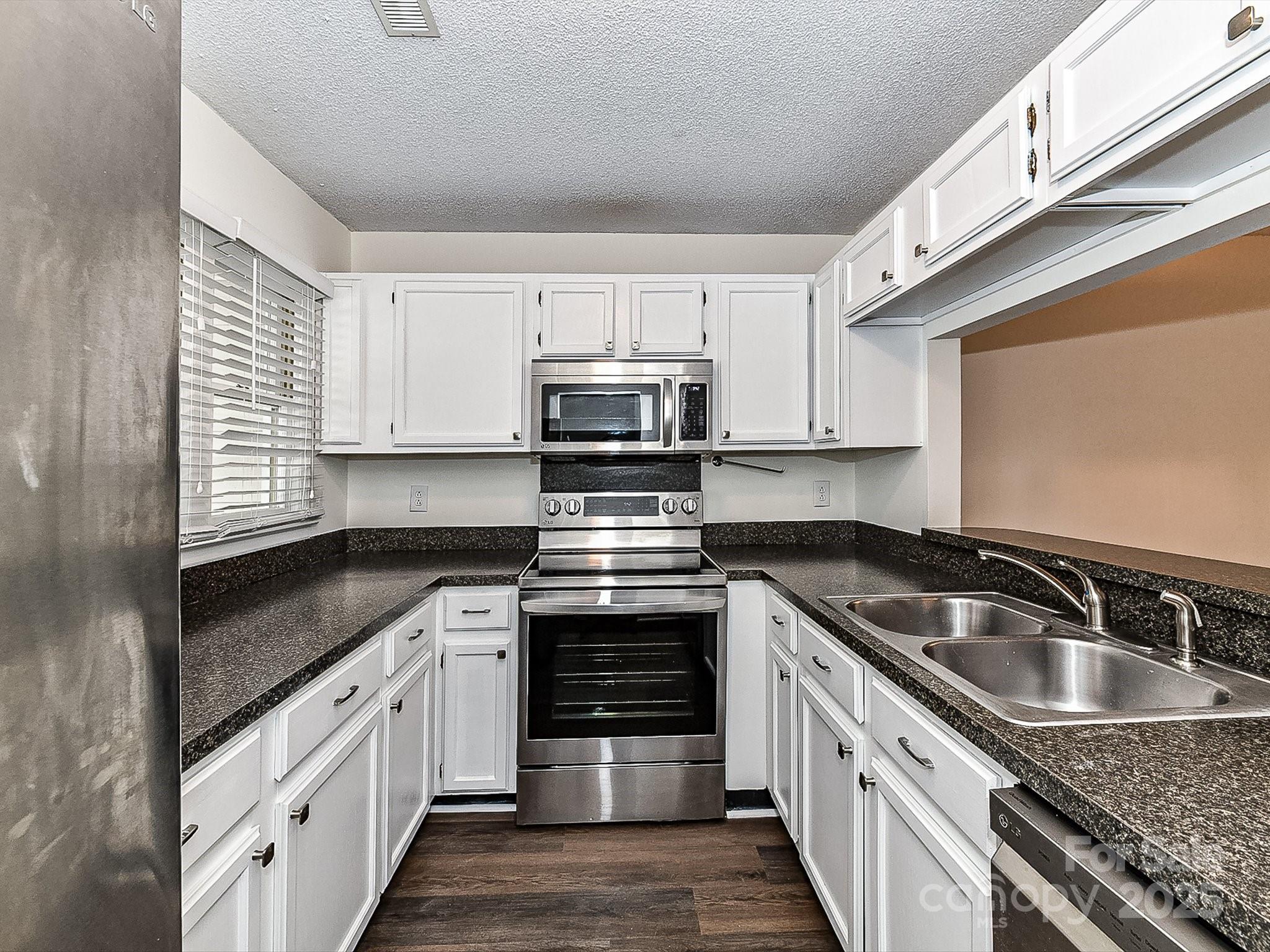 2715 Selwyn Avenue Unit: 42