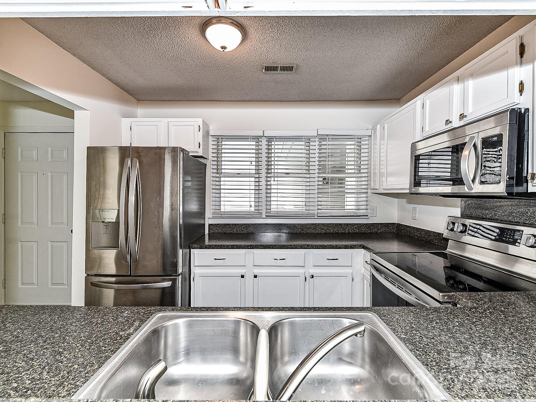 2715 Selwyn Avenue Unit: 42