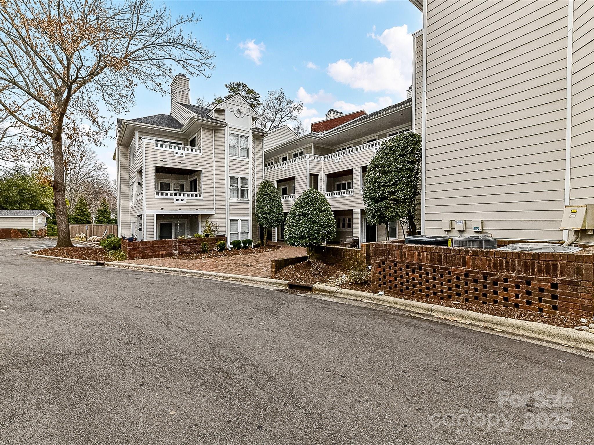 2715 Selwyn Avenue Unit: 42