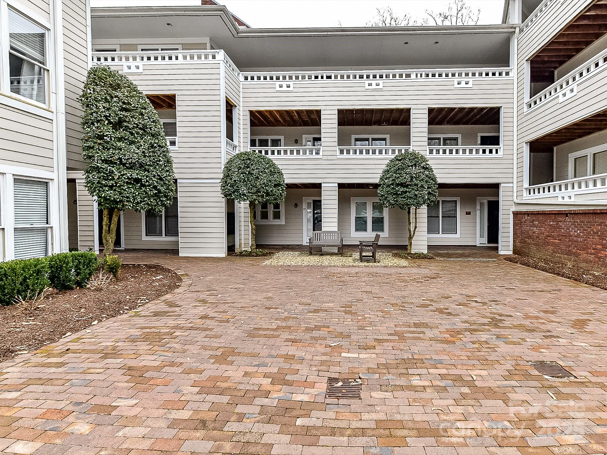 2715 Selwyn Avenue Unit: 42
