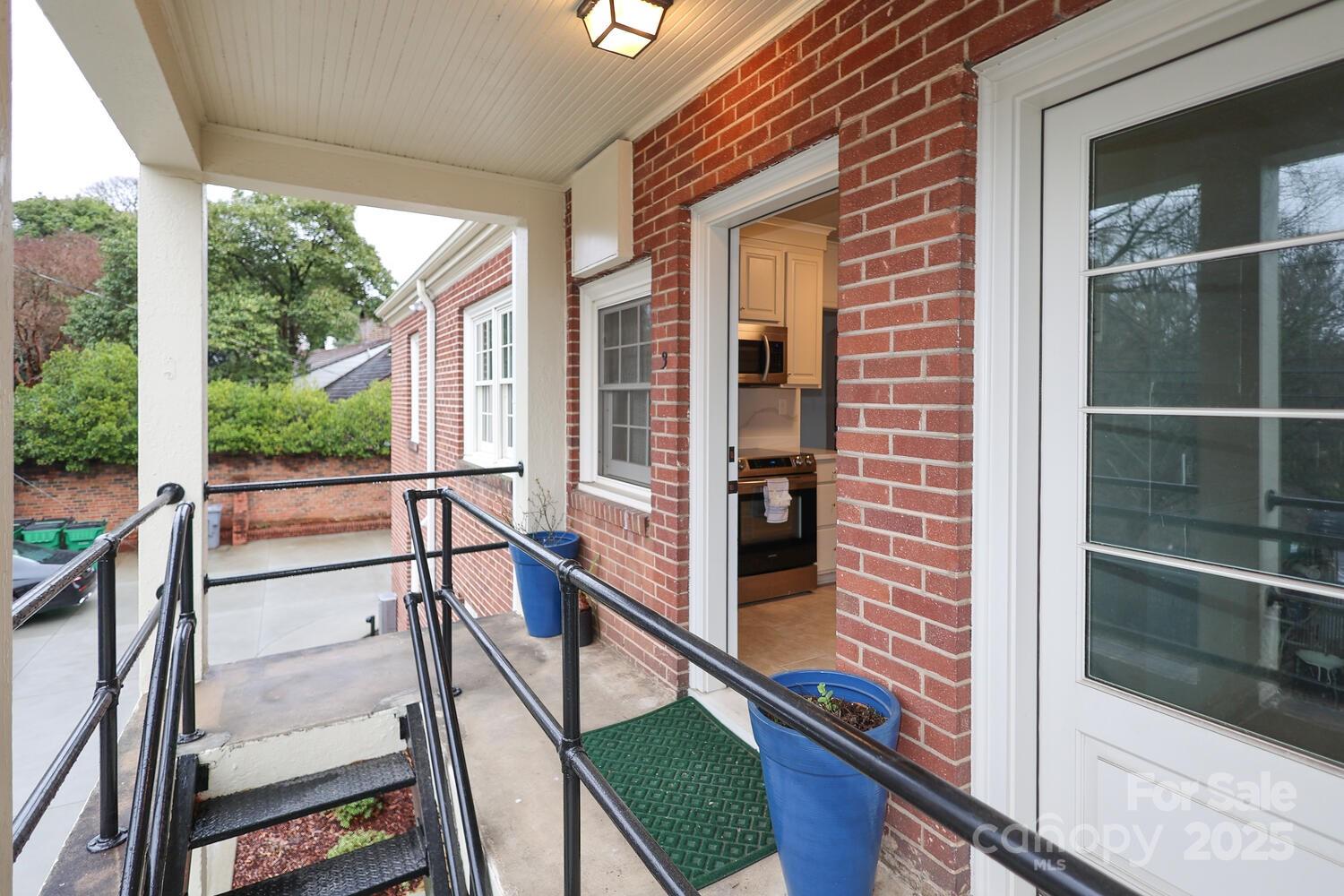 930 Ardsley Road