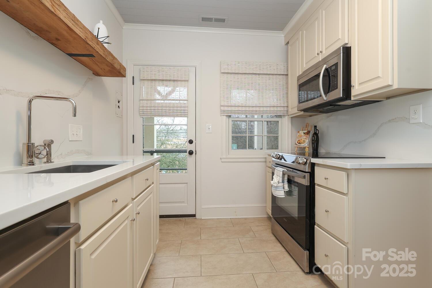 930 Ardsley Road
