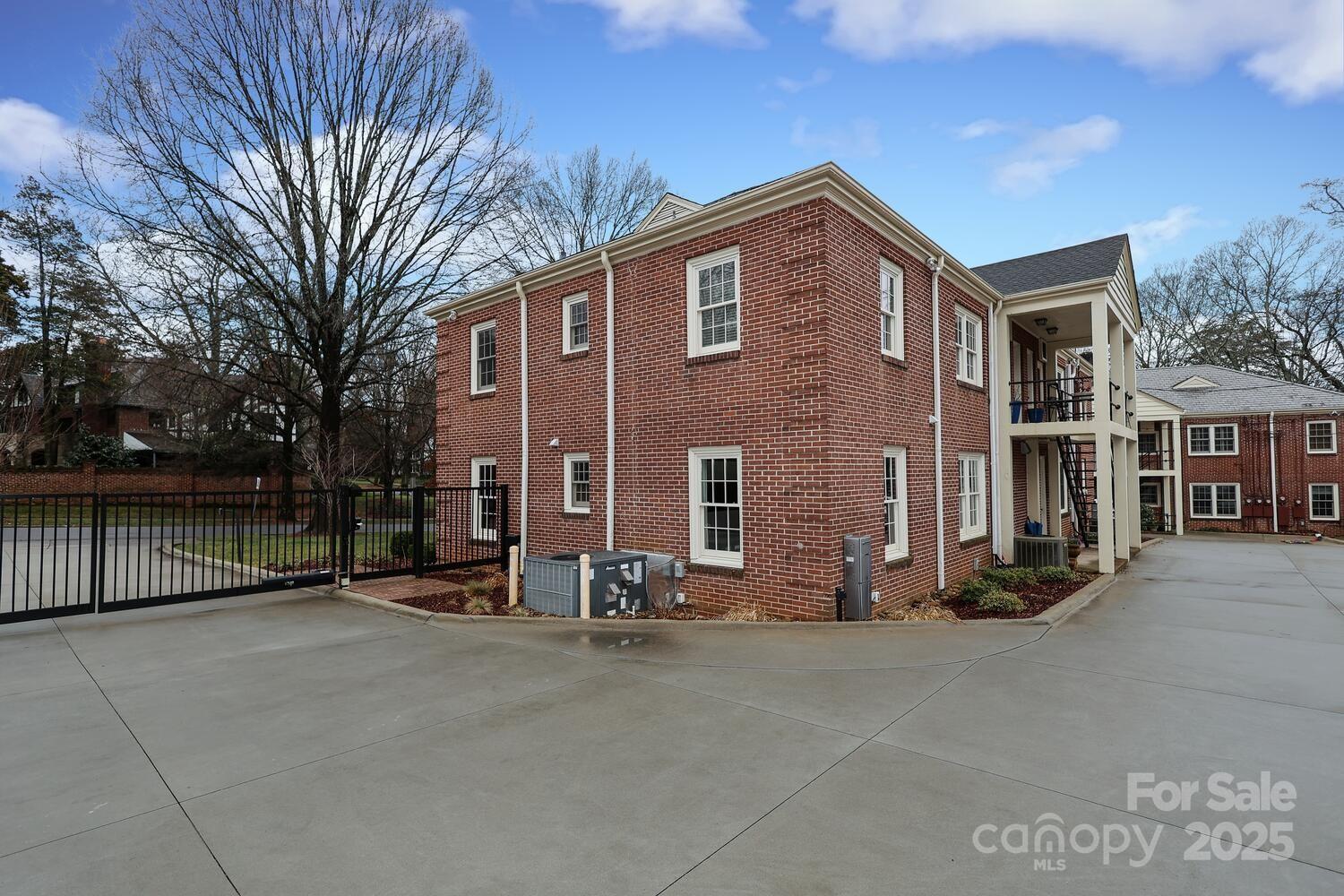 930 Ardsley Road