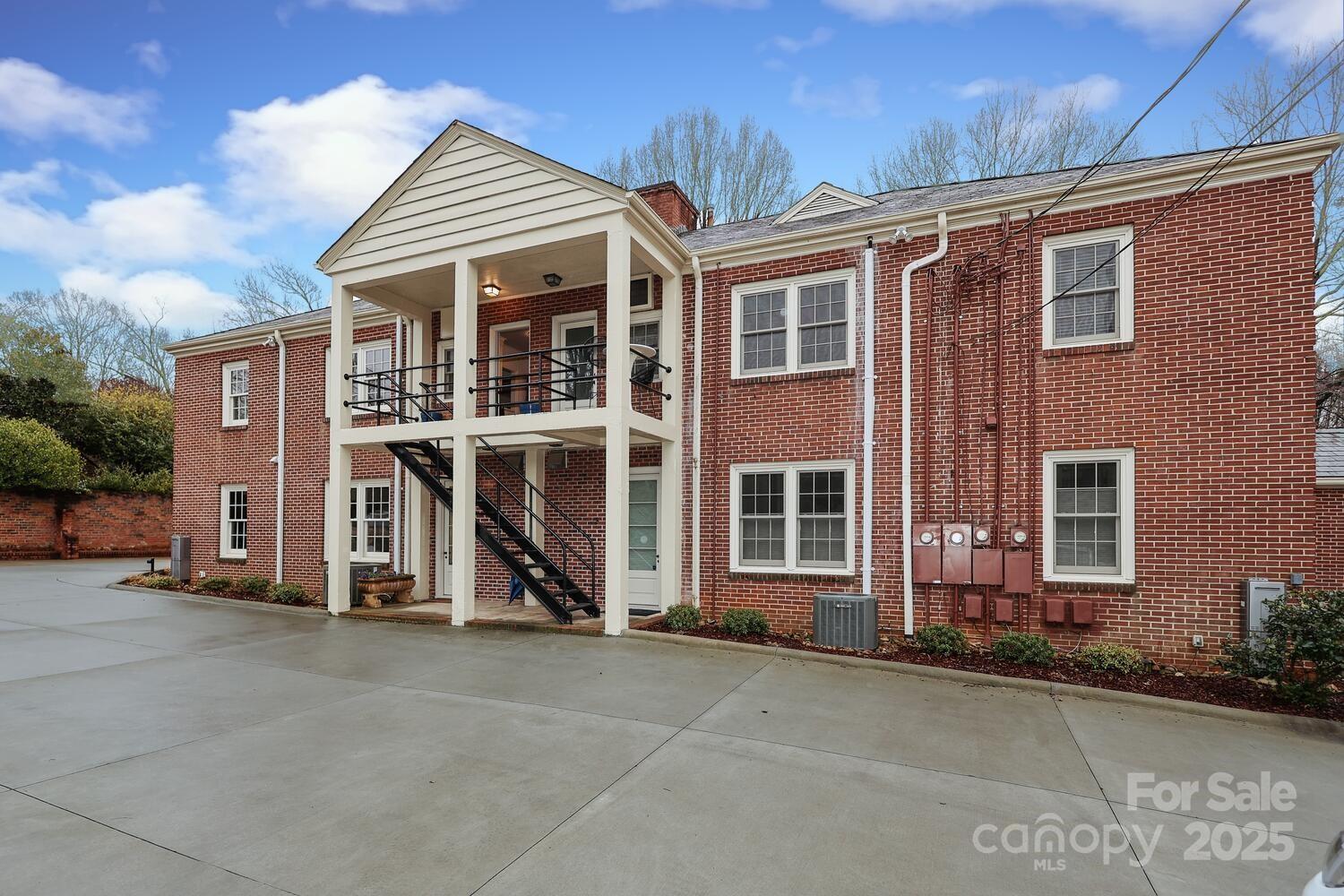 930 Ardsley Road