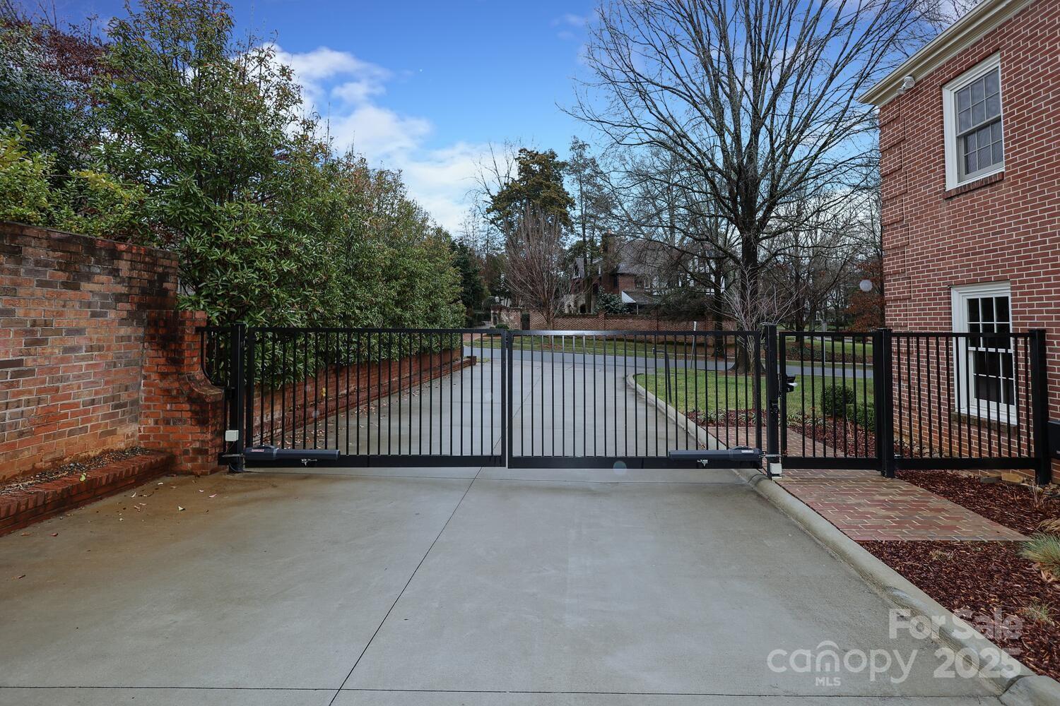 930 Ardsley Road