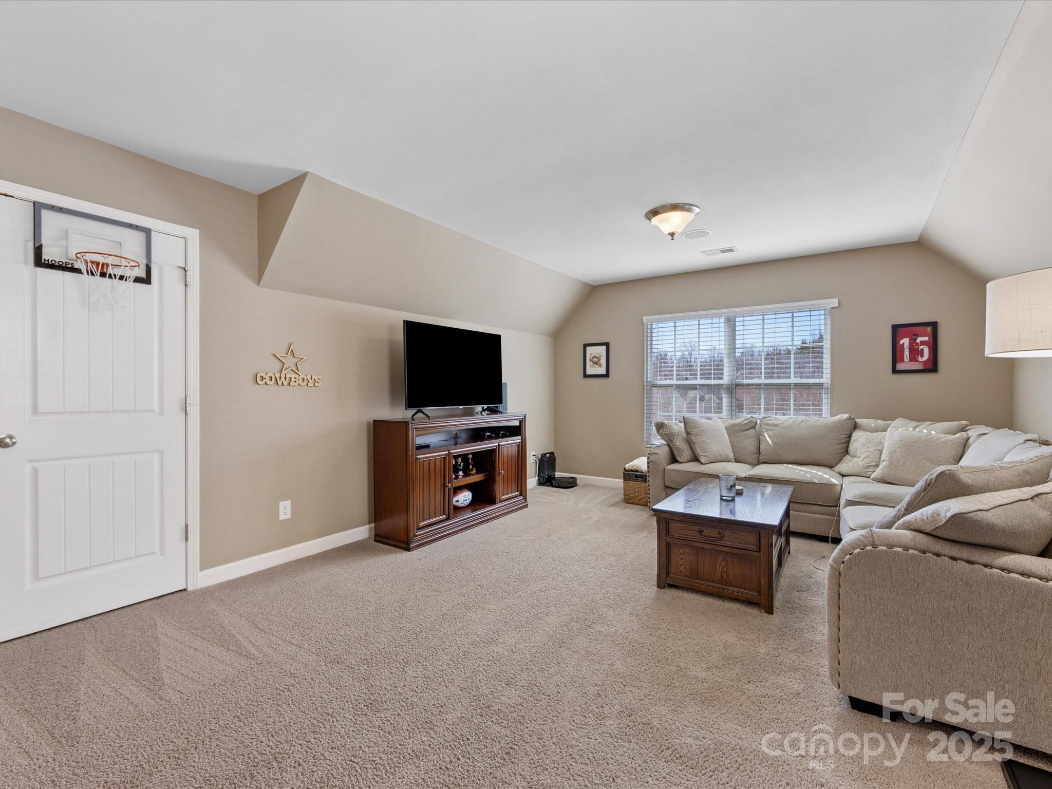 953 Vogel Way