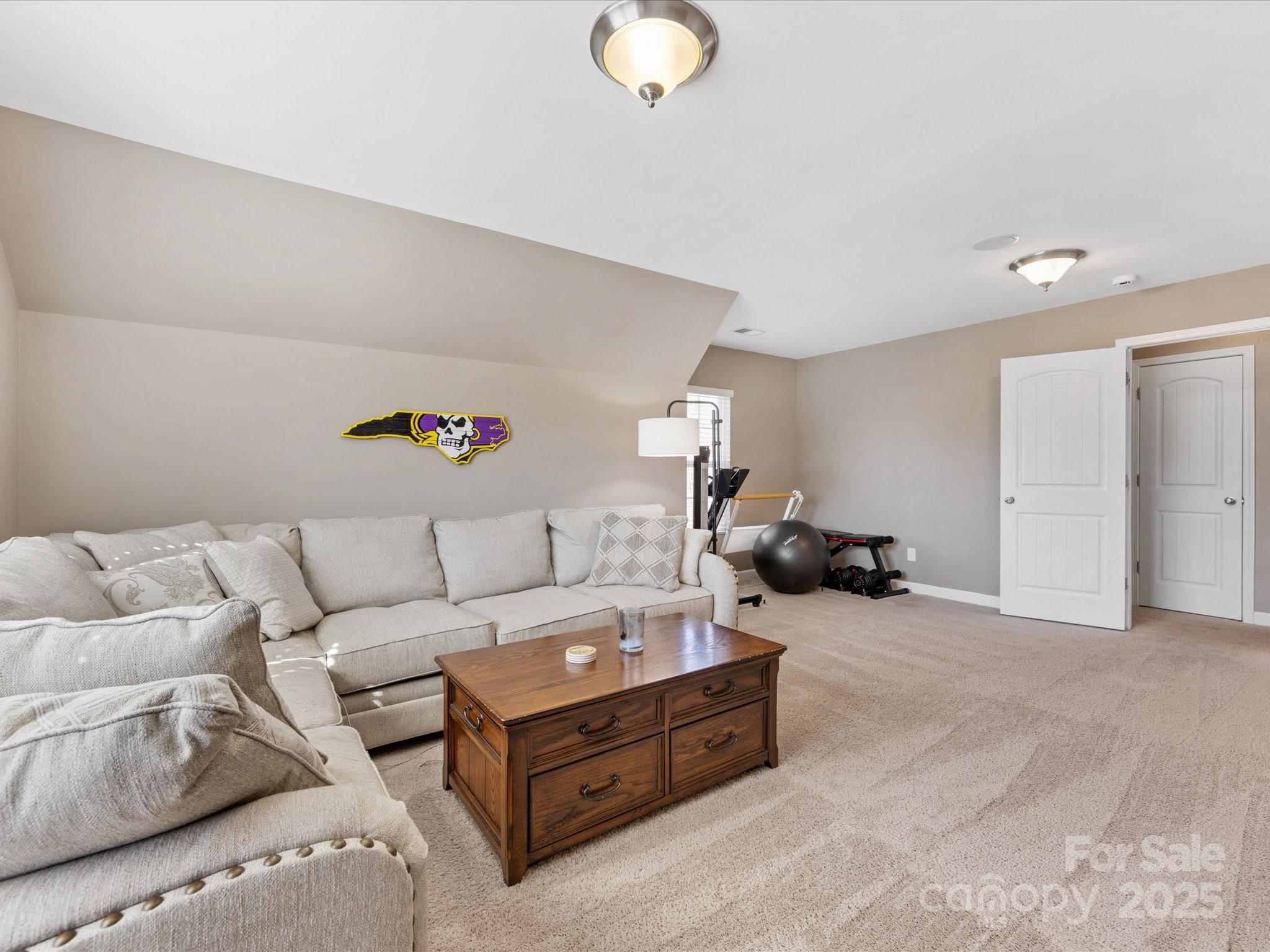 953 Vogel Way