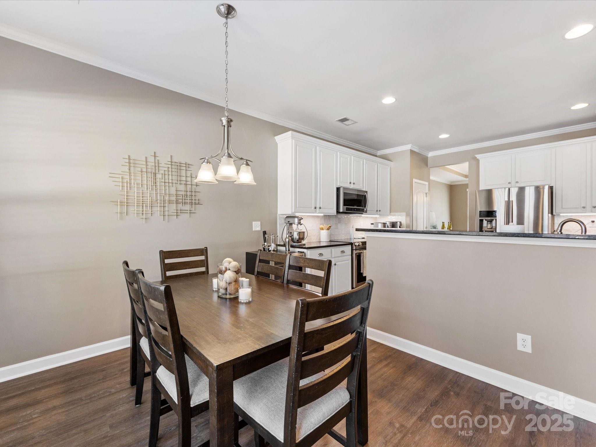 953 Vogel Way