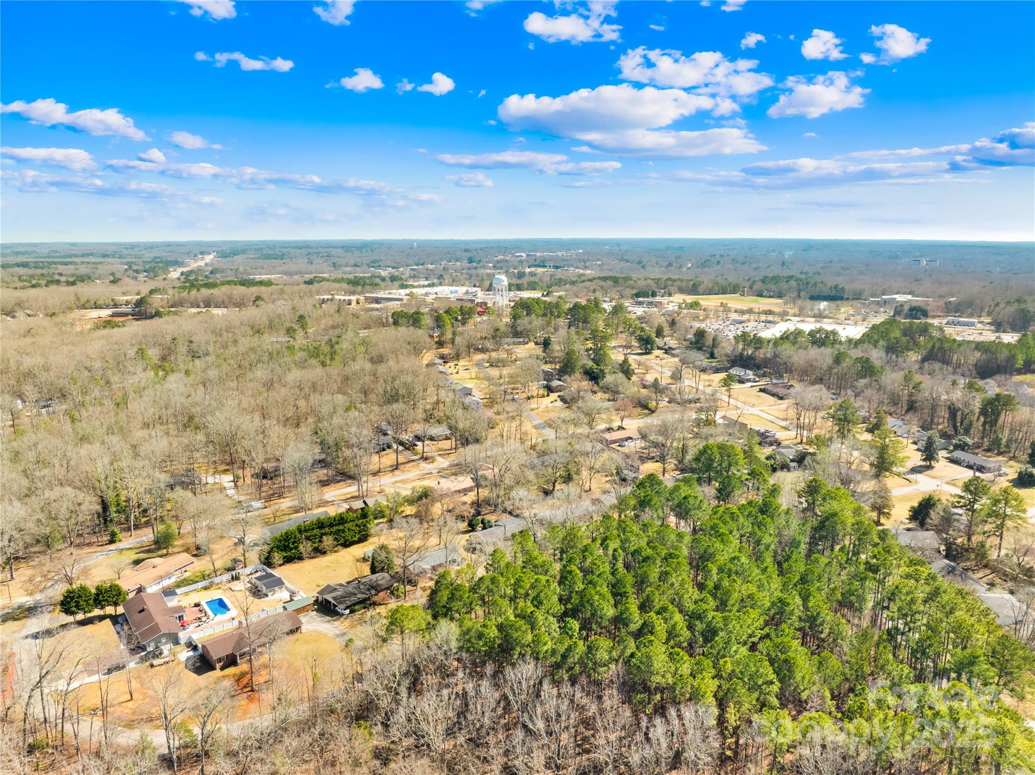 827 Lakeside Circle