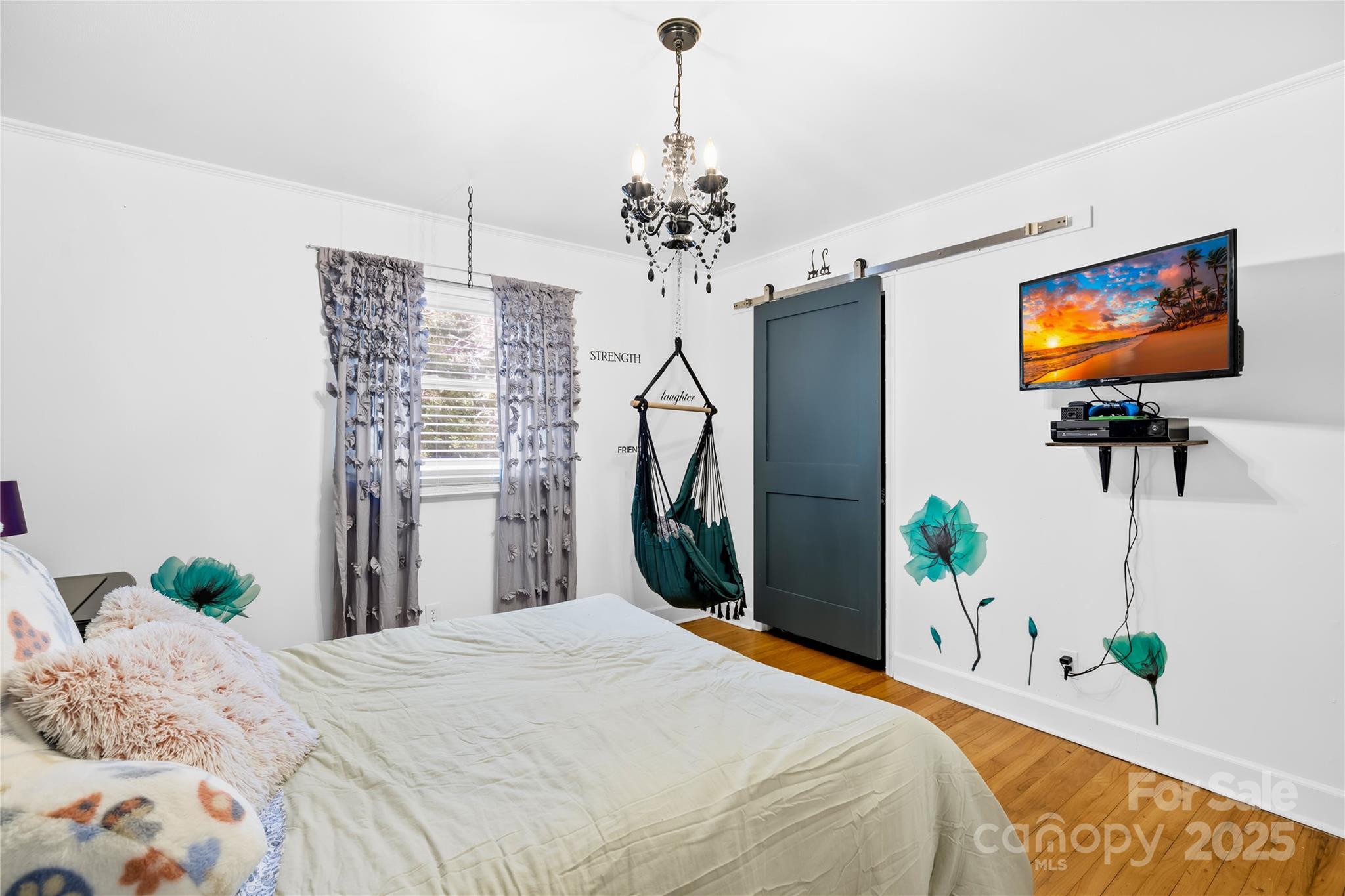 827 Lakeside Circle
