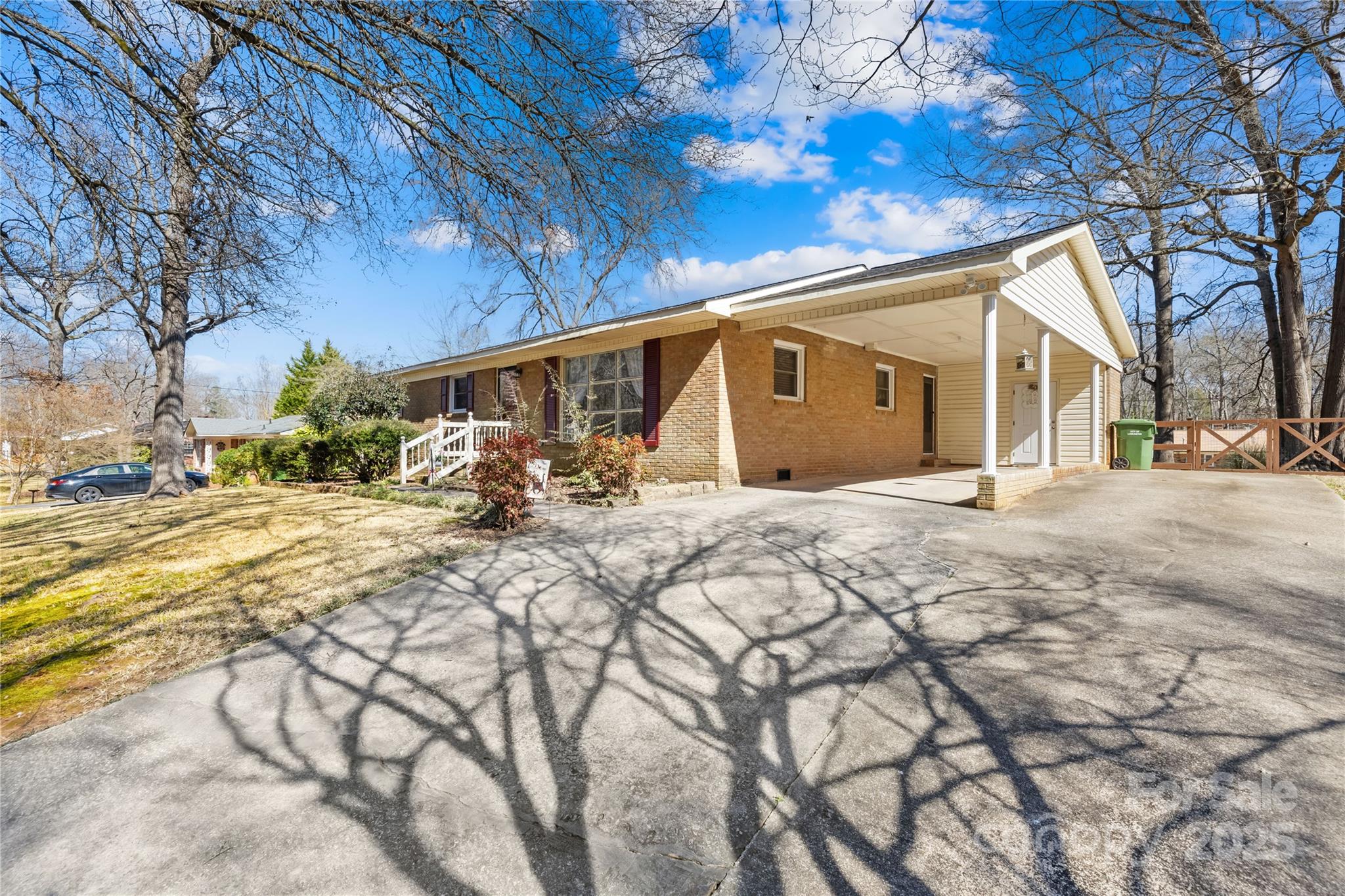 827 Lakeside Circle