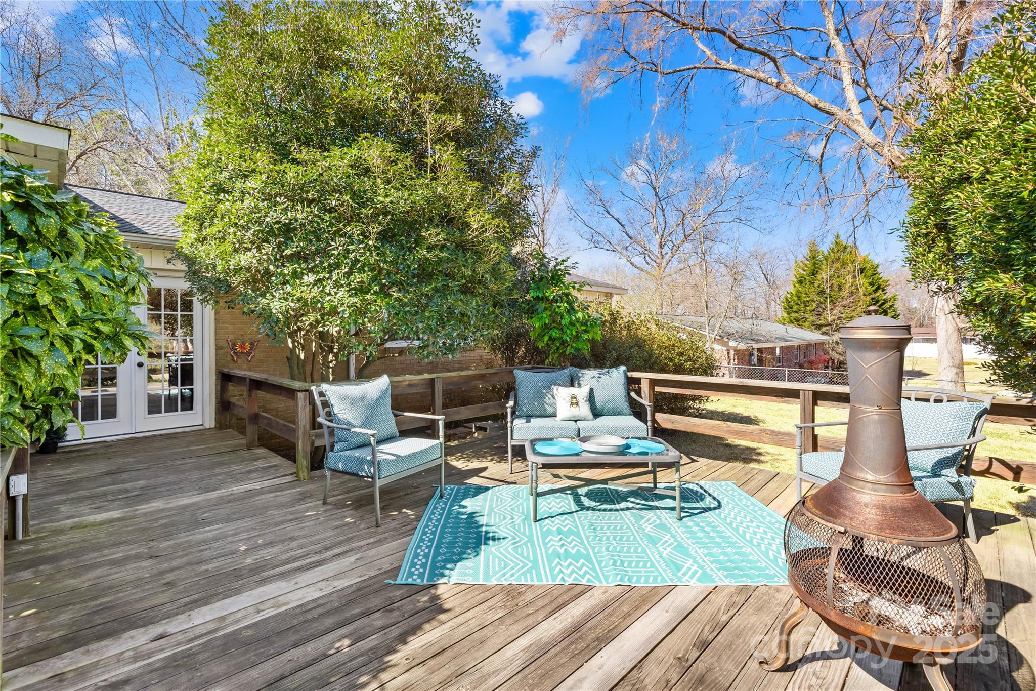 827 Lakeside Circle