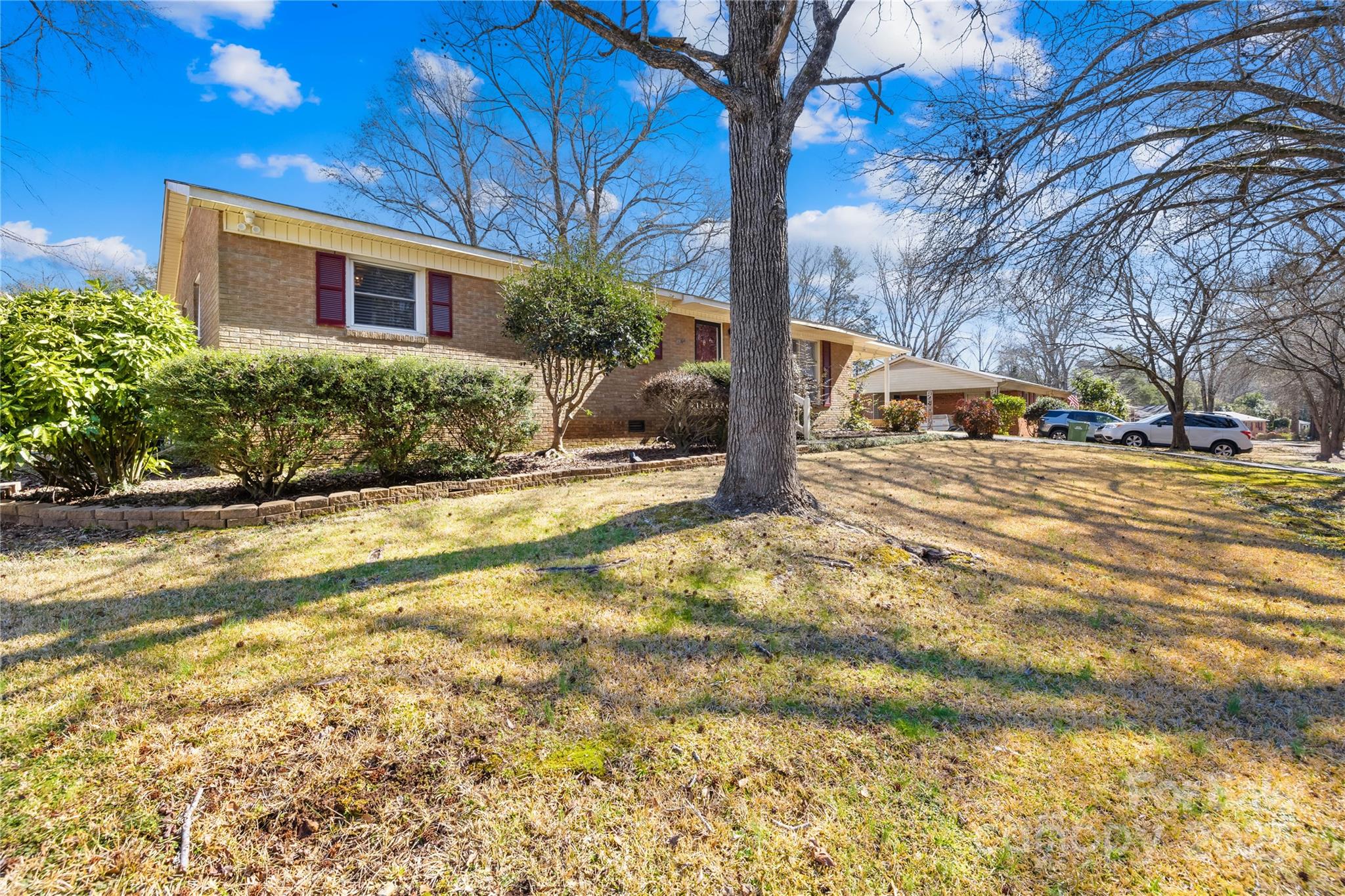 827 Lakeside Circle