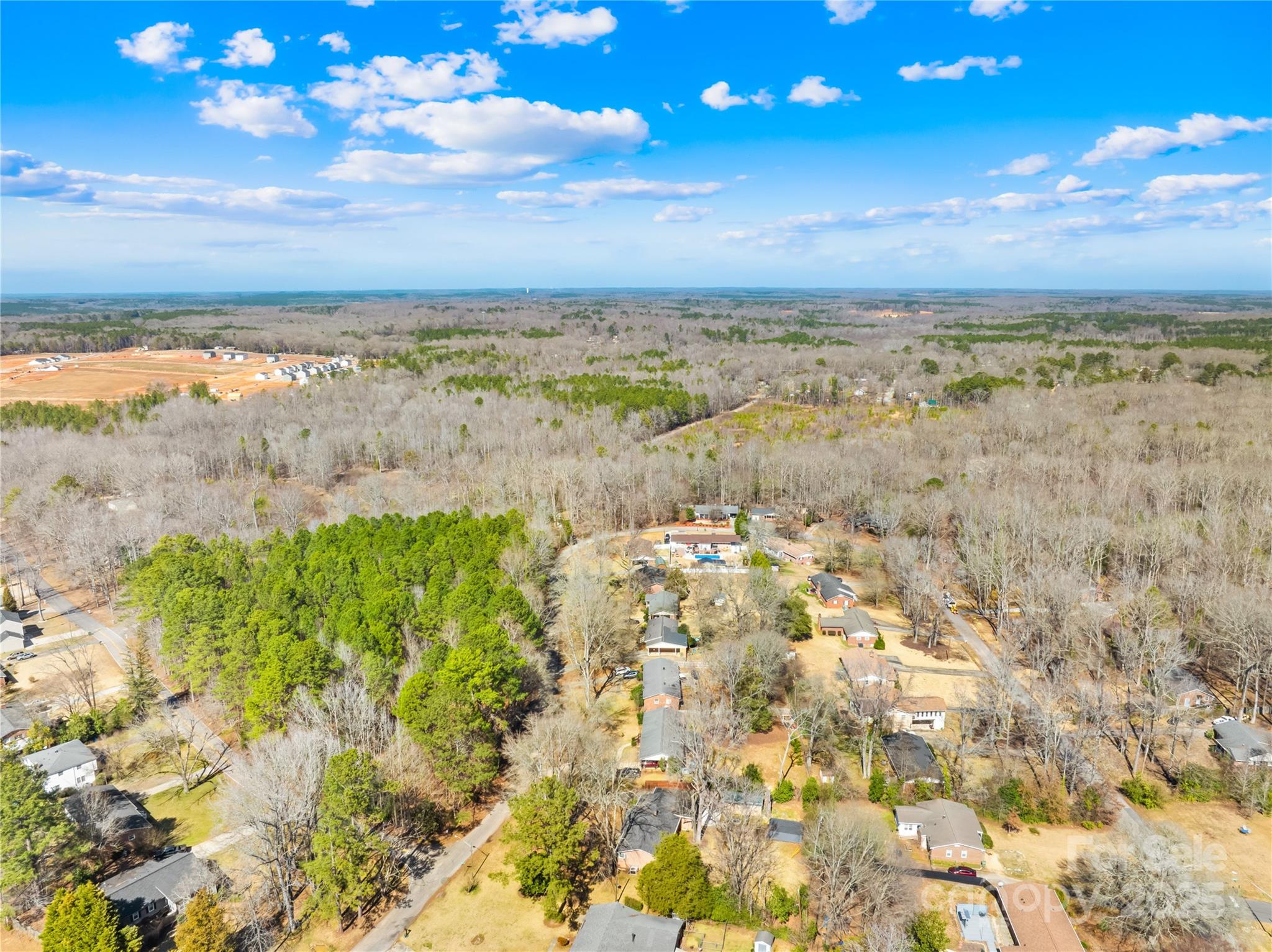 827 Lakeside Circle