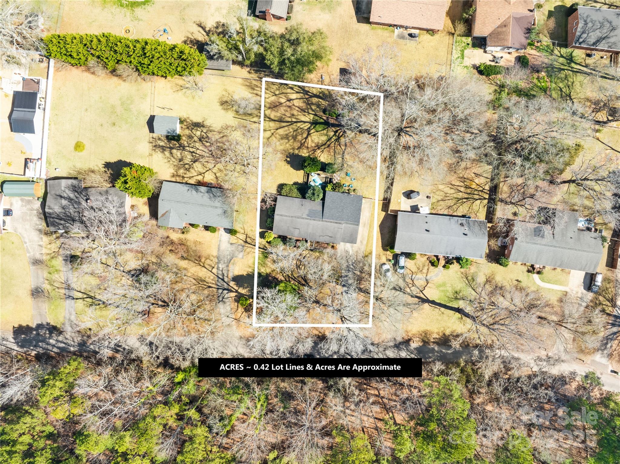 827 Lakeside Circle