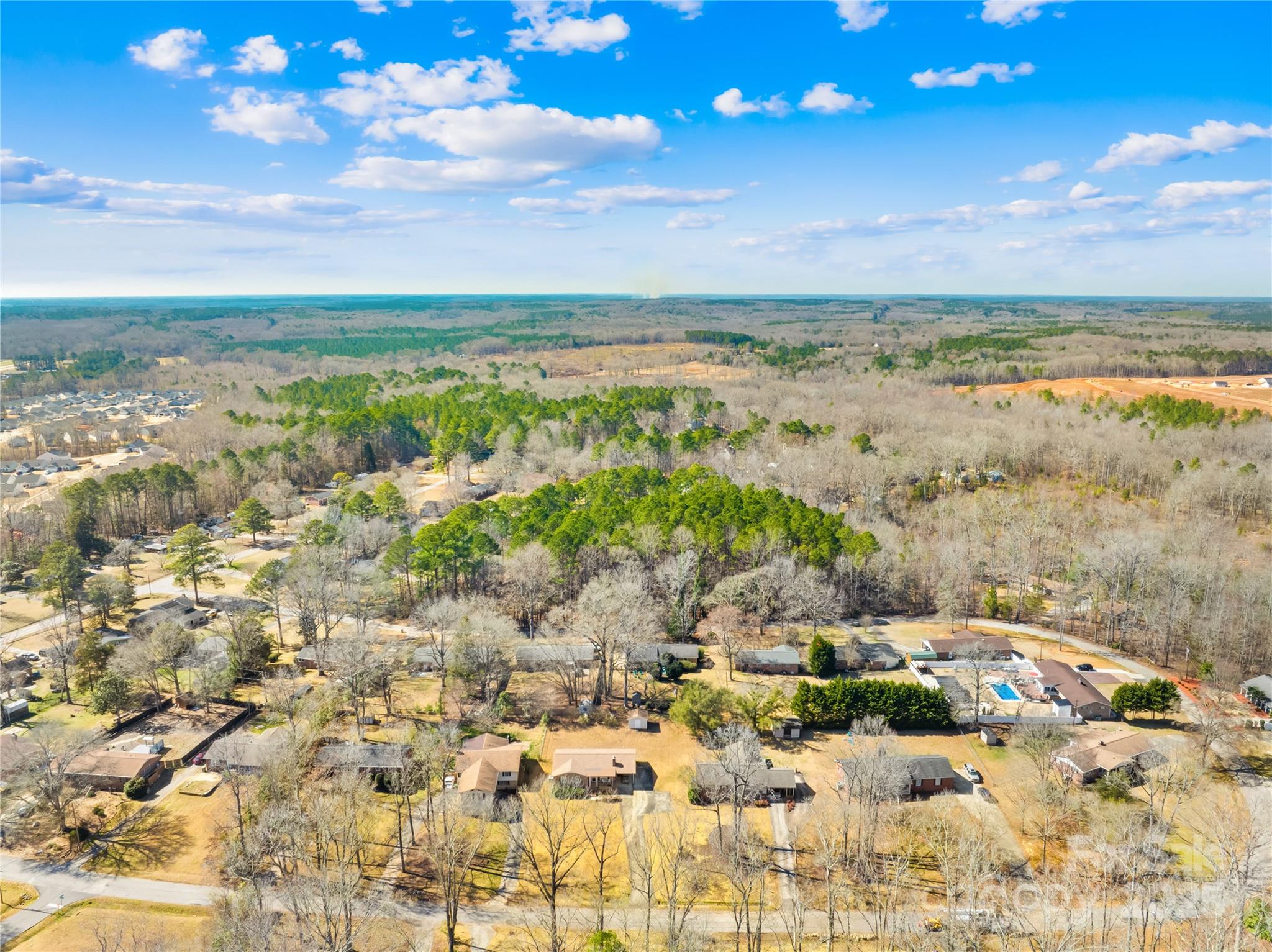 827 Lakeside Circle