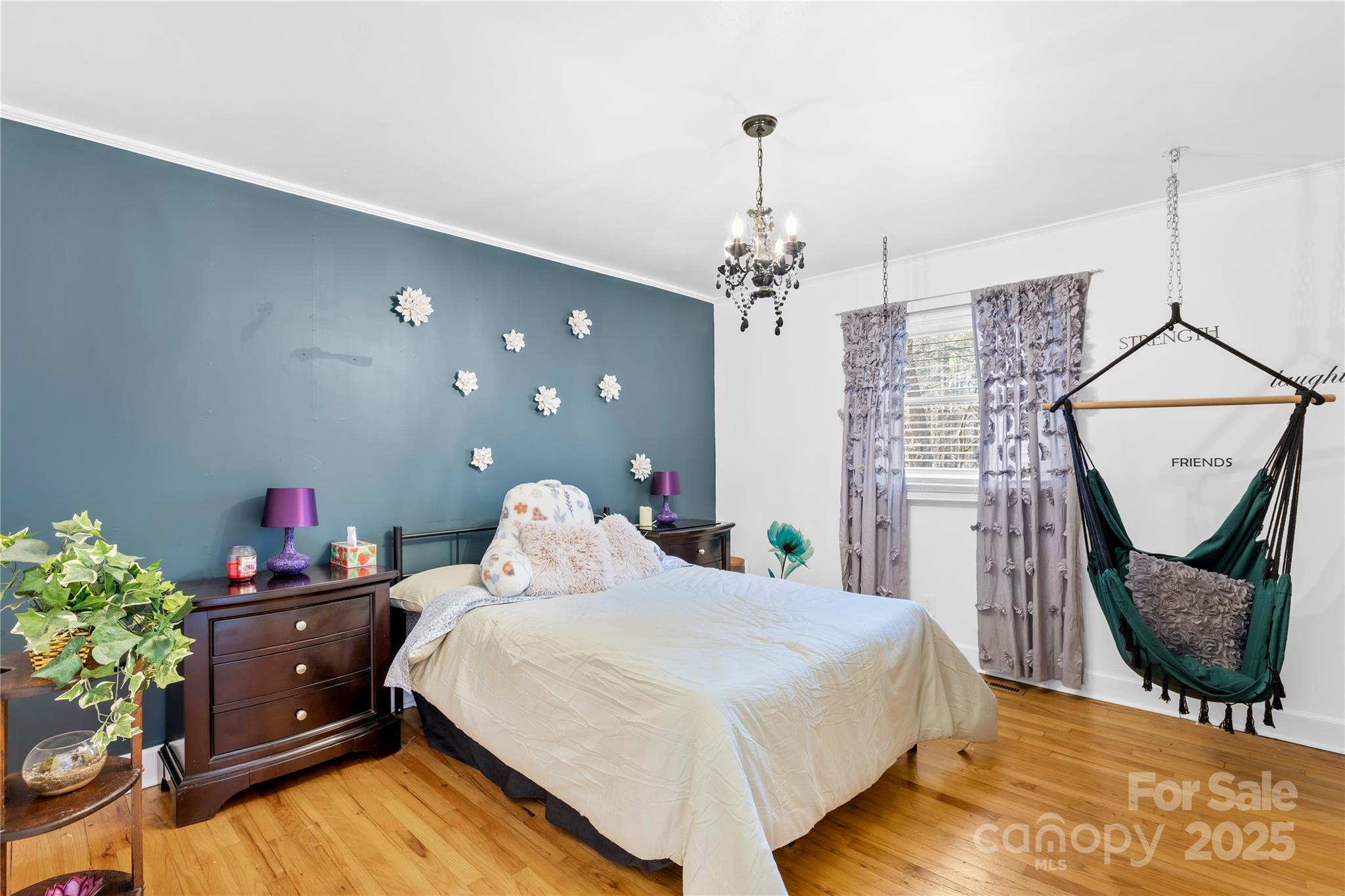 827 Lakeside Circle