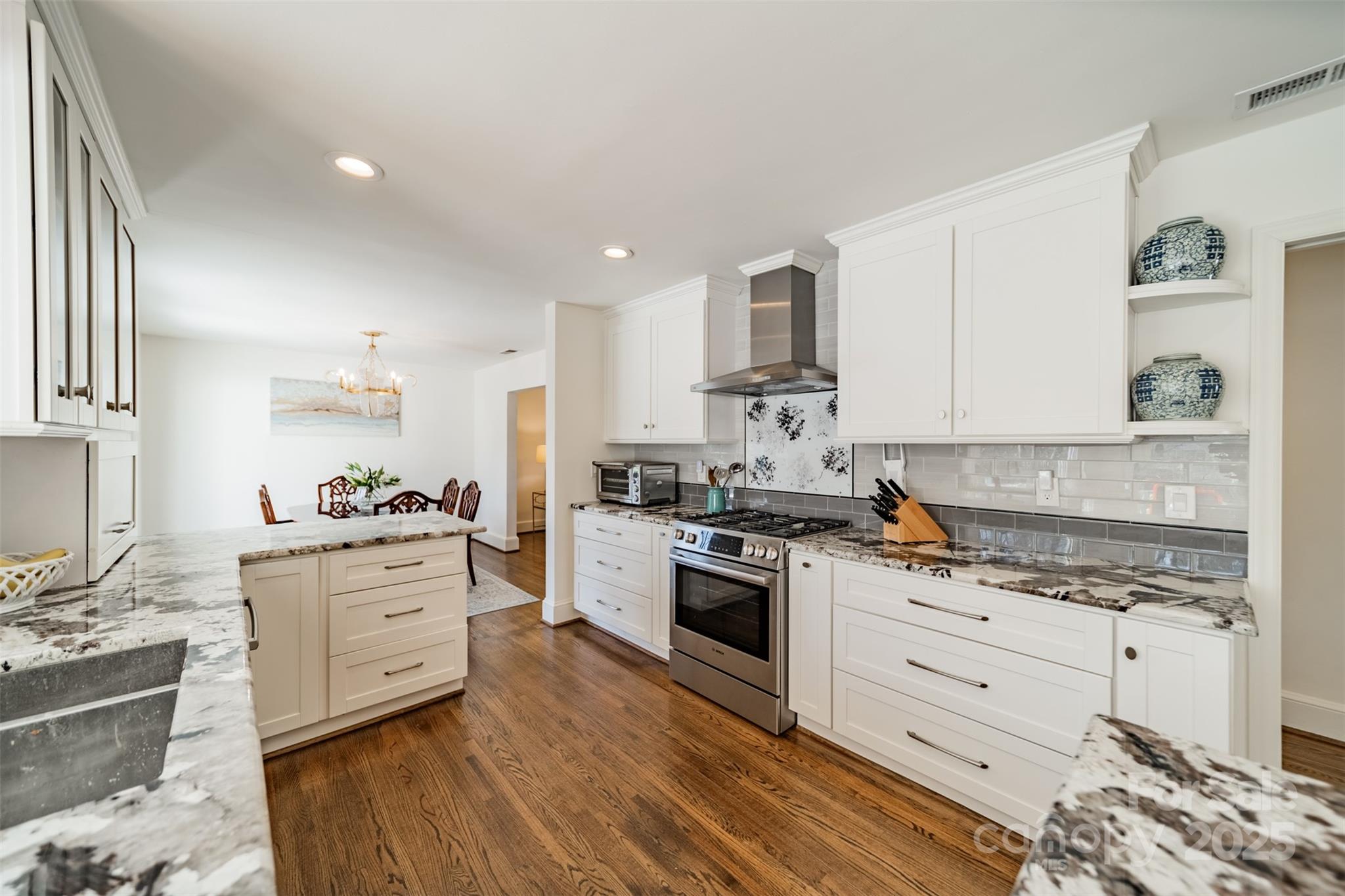 2501 Tanglewood Lane