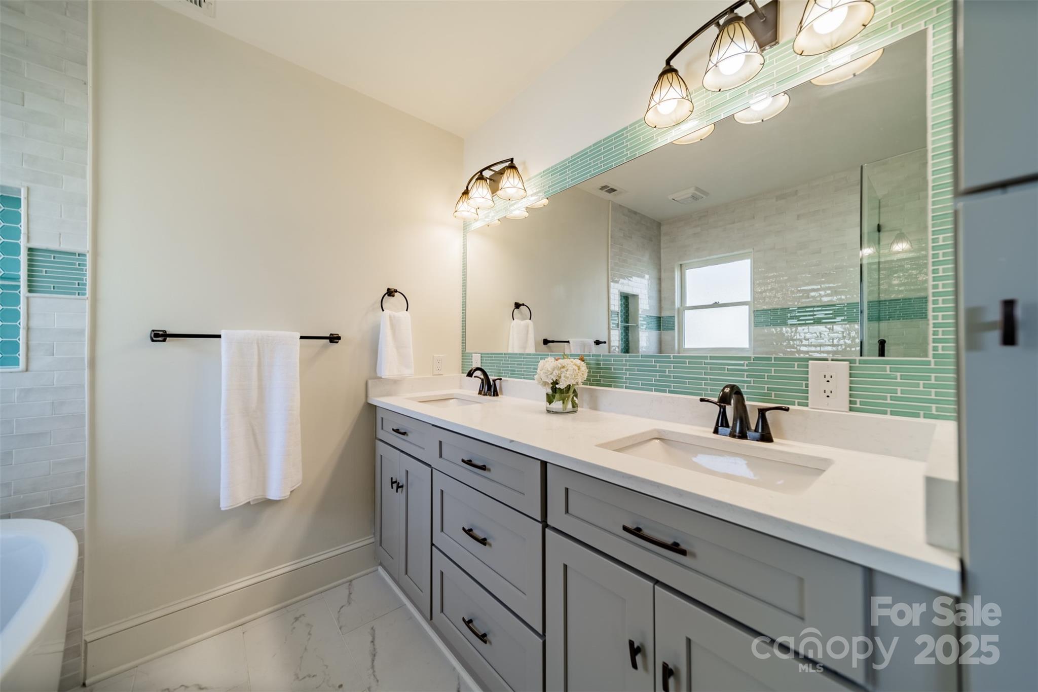 2501 Tanglewood Lane