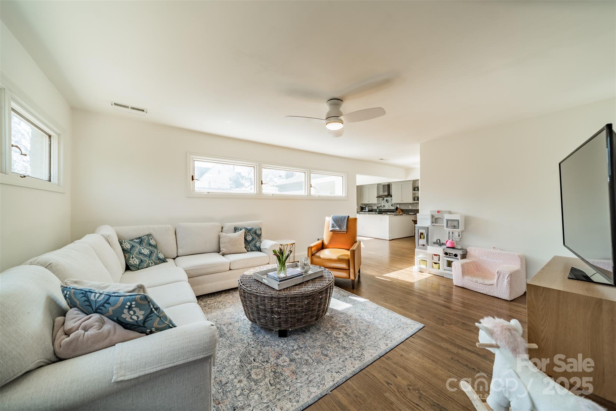 2501 Tanglewood Lane