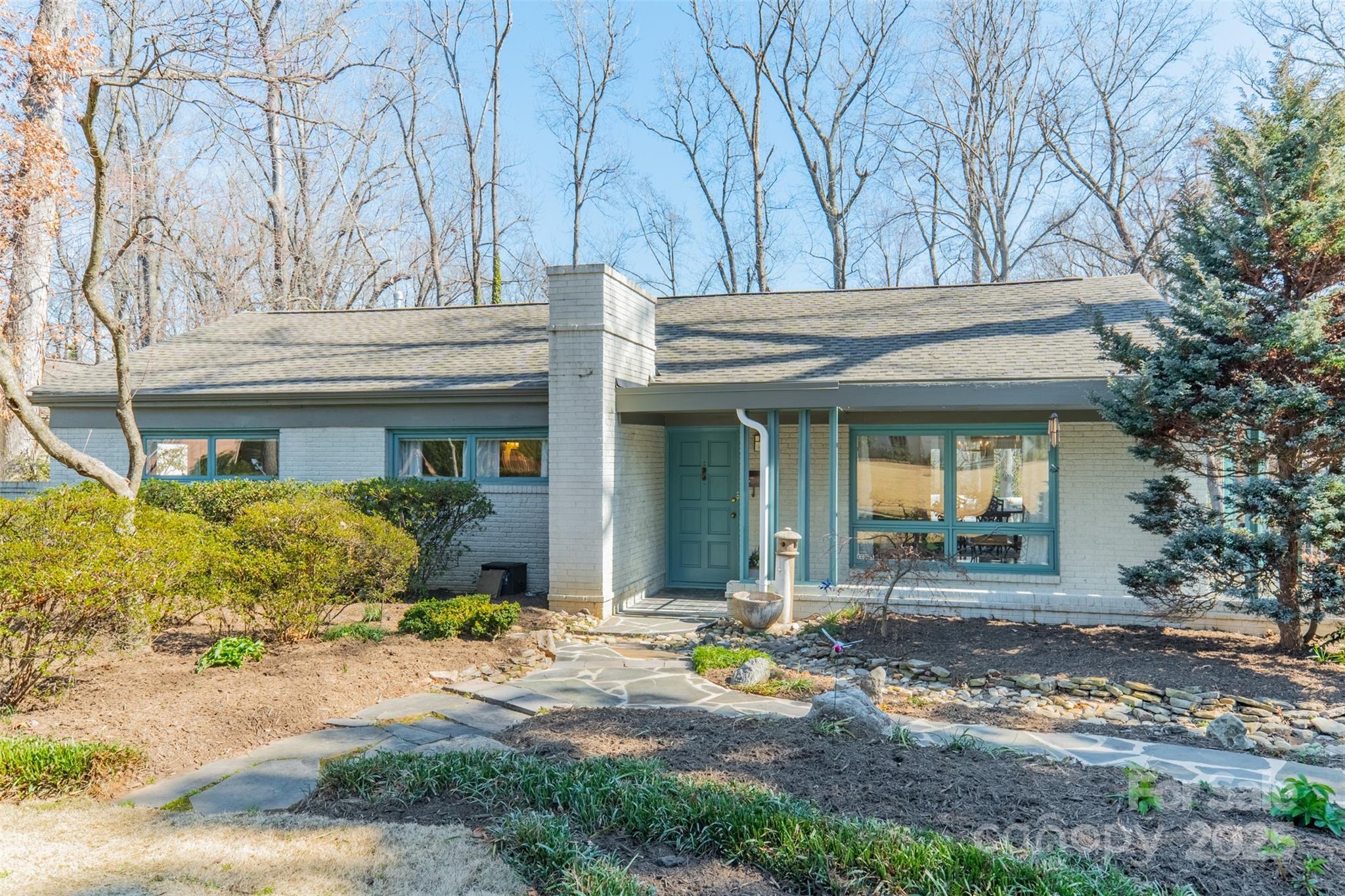 2501 Tanglewood Lane