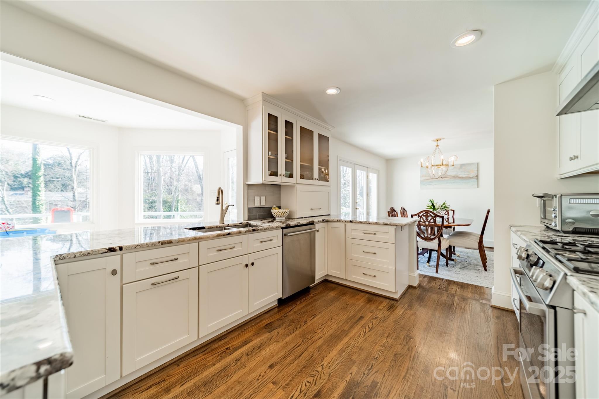 2501 Tanglewood Lane