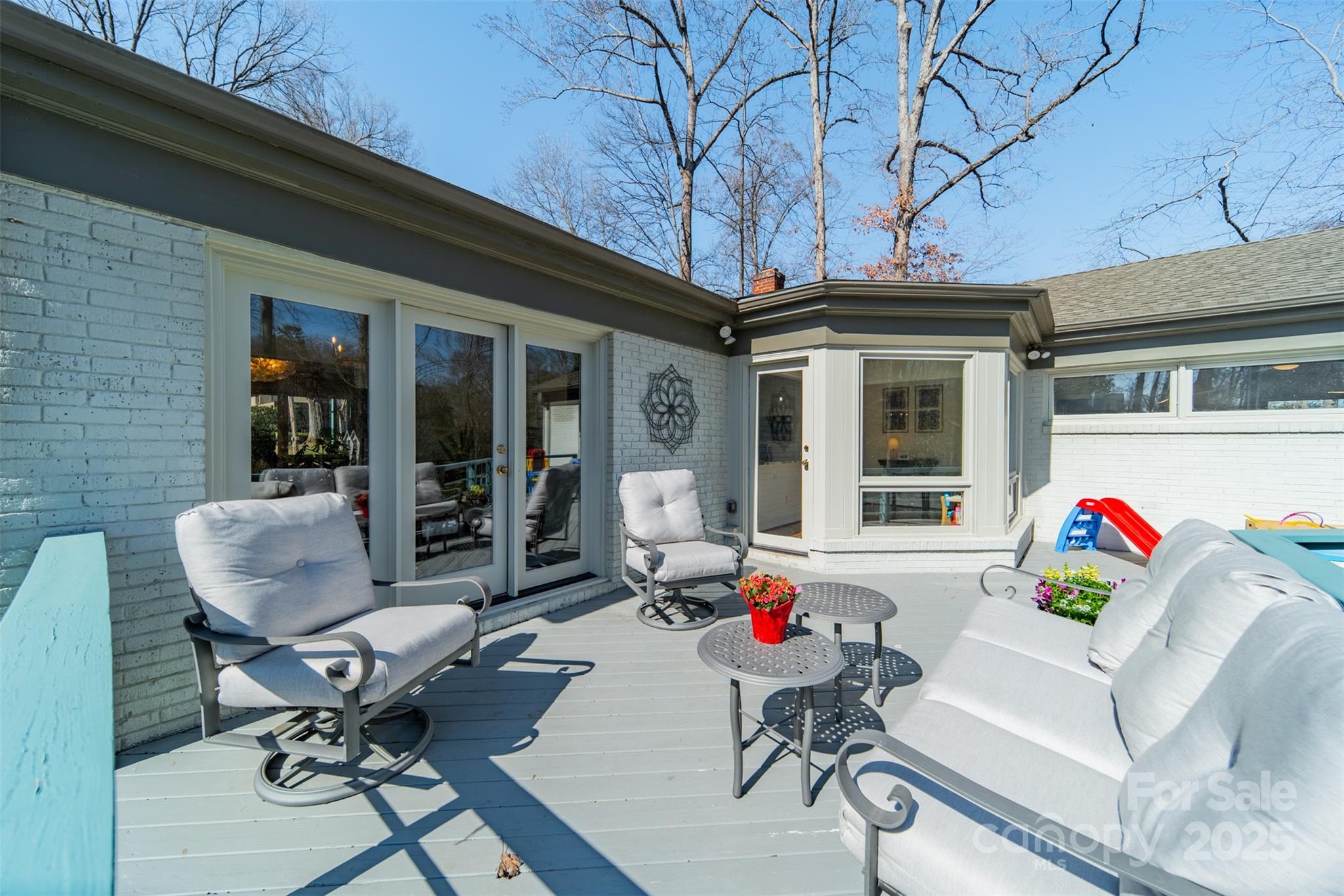 2501 Tanglewood Lane