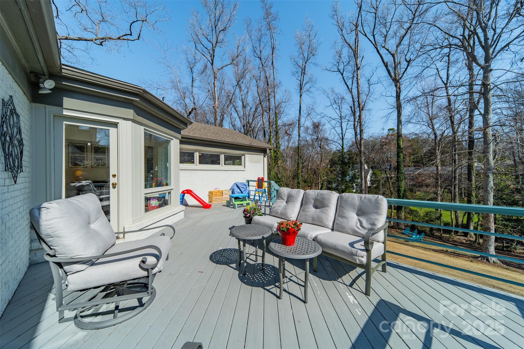 2501 Tanglewood Lane