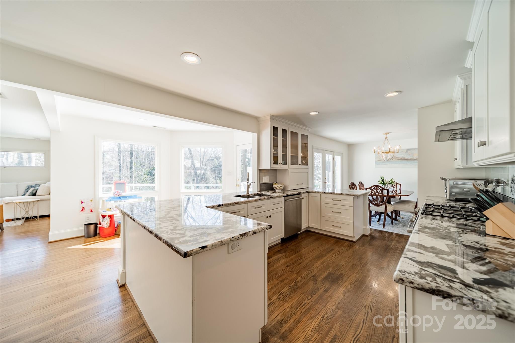 2501 Tanglewood Lane