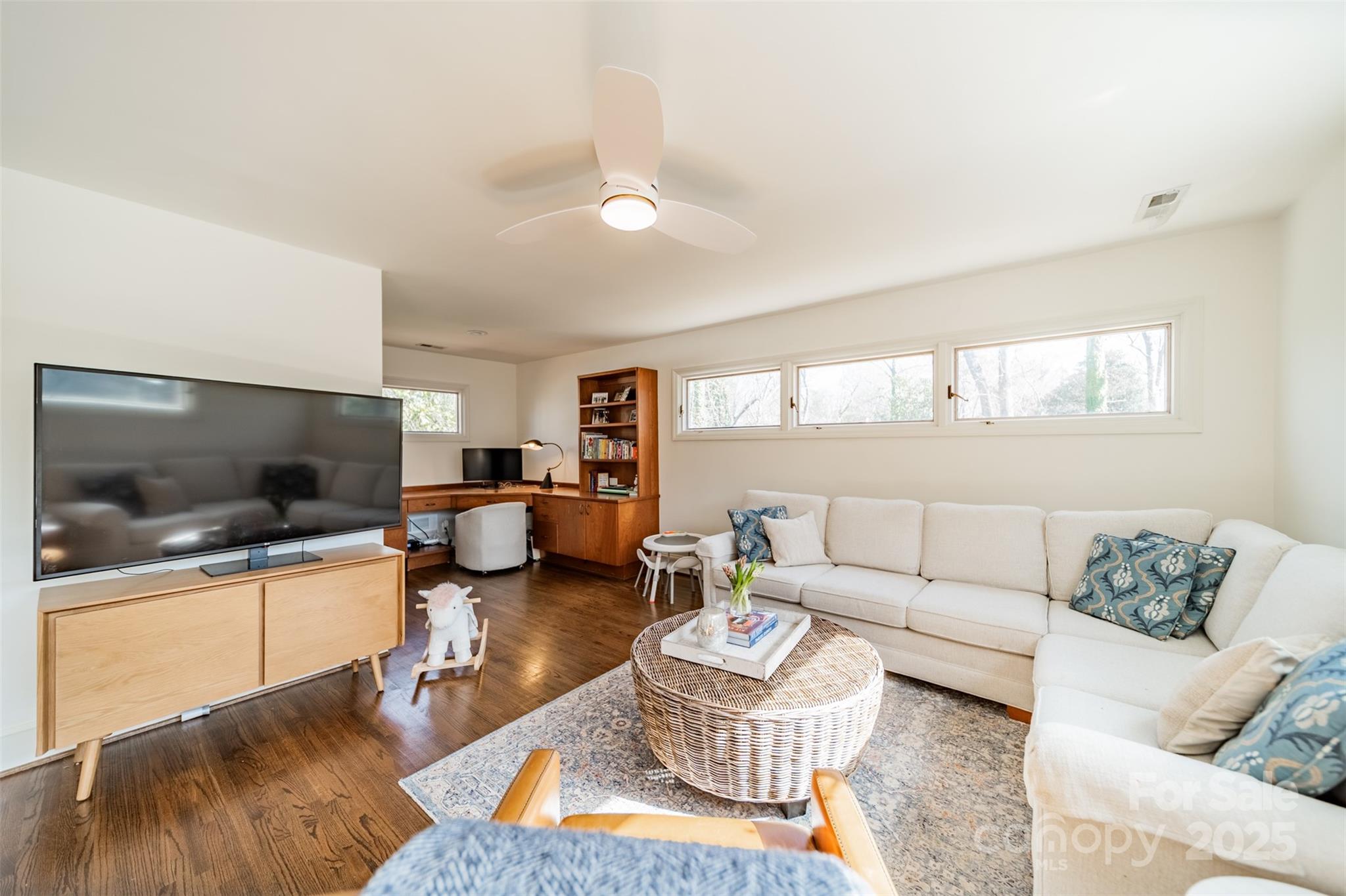 2501 Tanglewood Lane