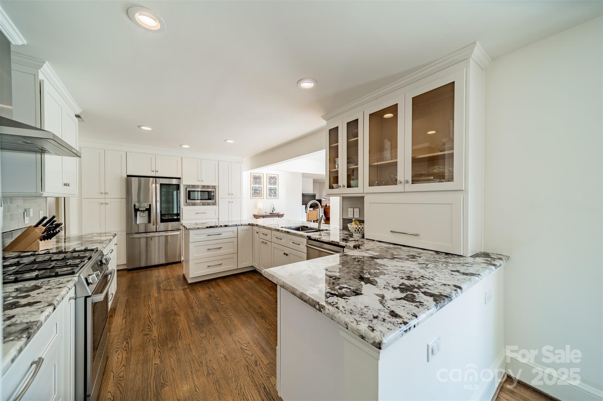 2501 Tanglewood Lane
