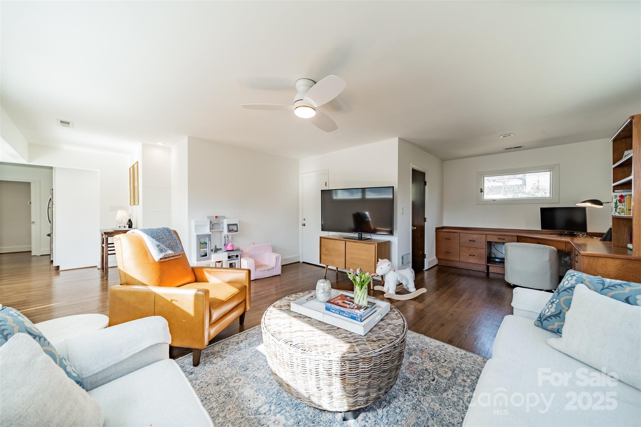 2501 Tanglewood Lane