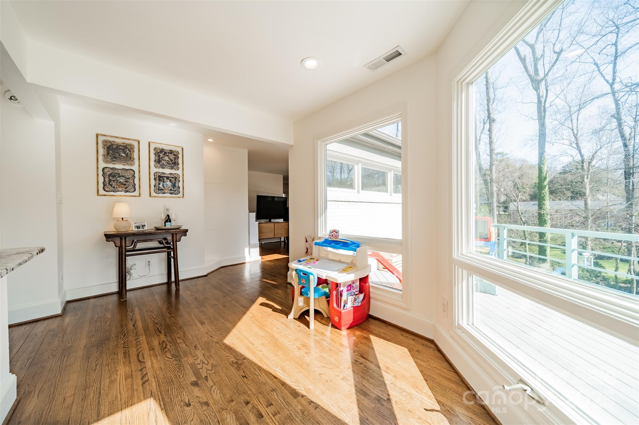 2501 Tanglewood Lane