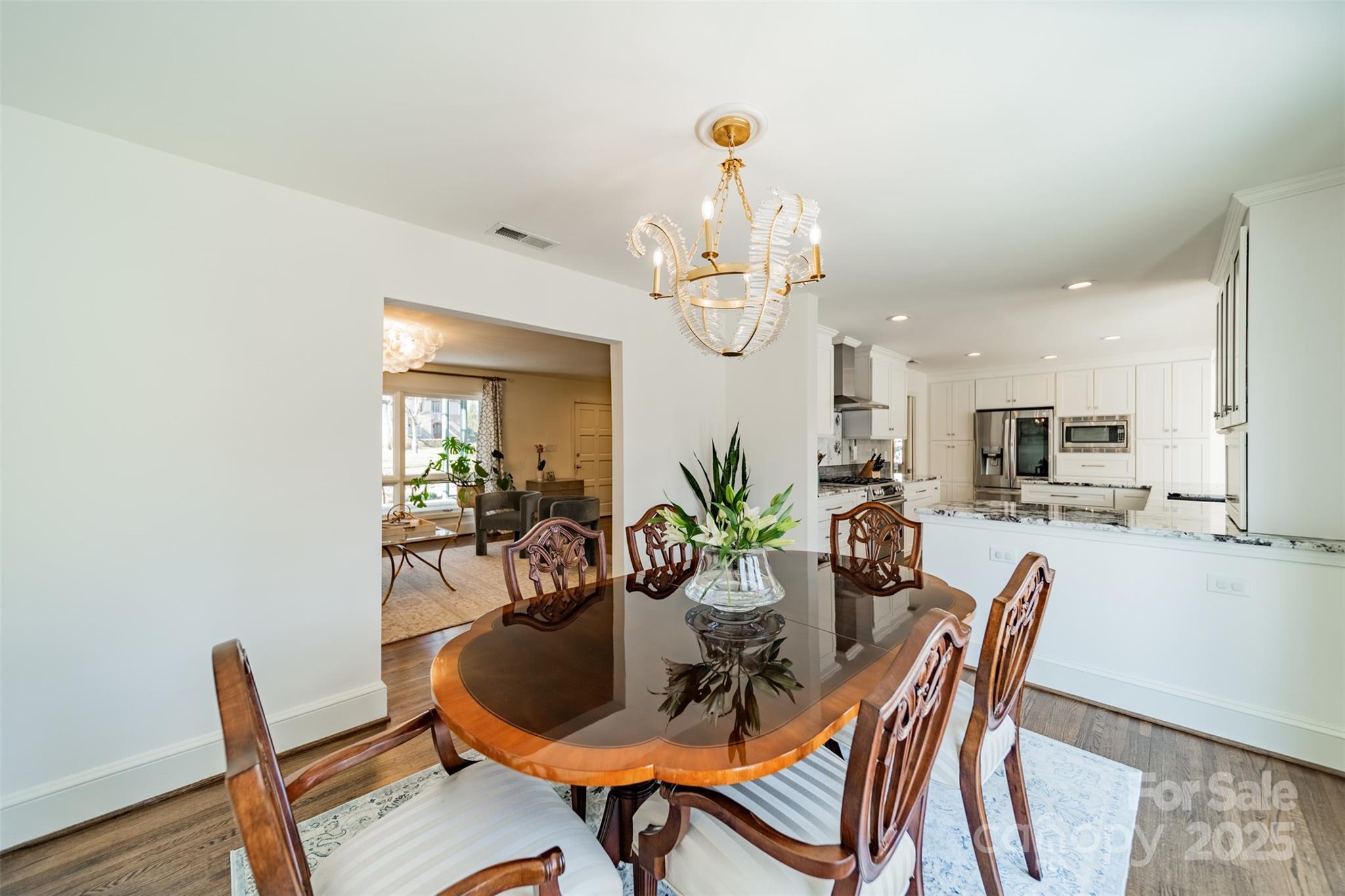 2501 Tanglewood Lane