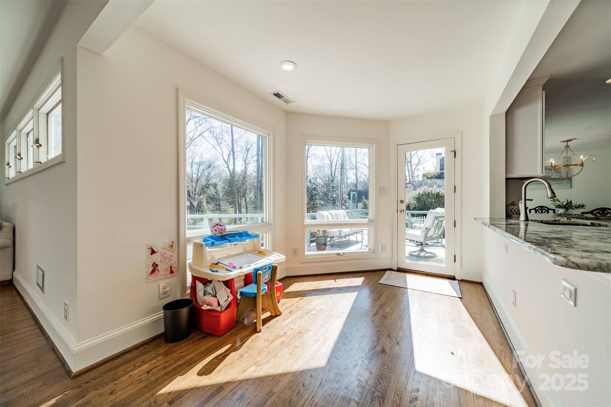 2501 Tanglewood Lane