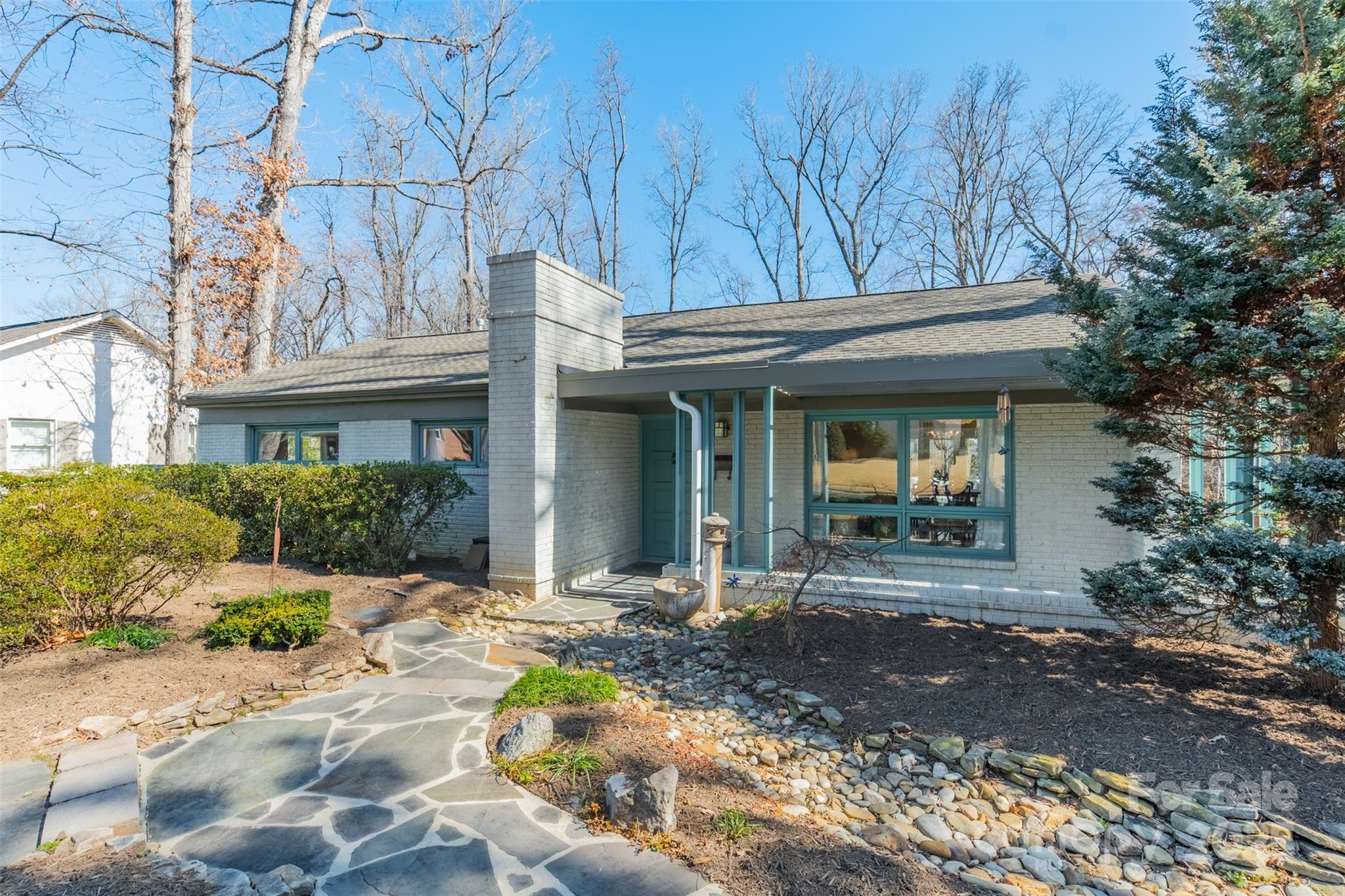 2501 Tanglewood Lane