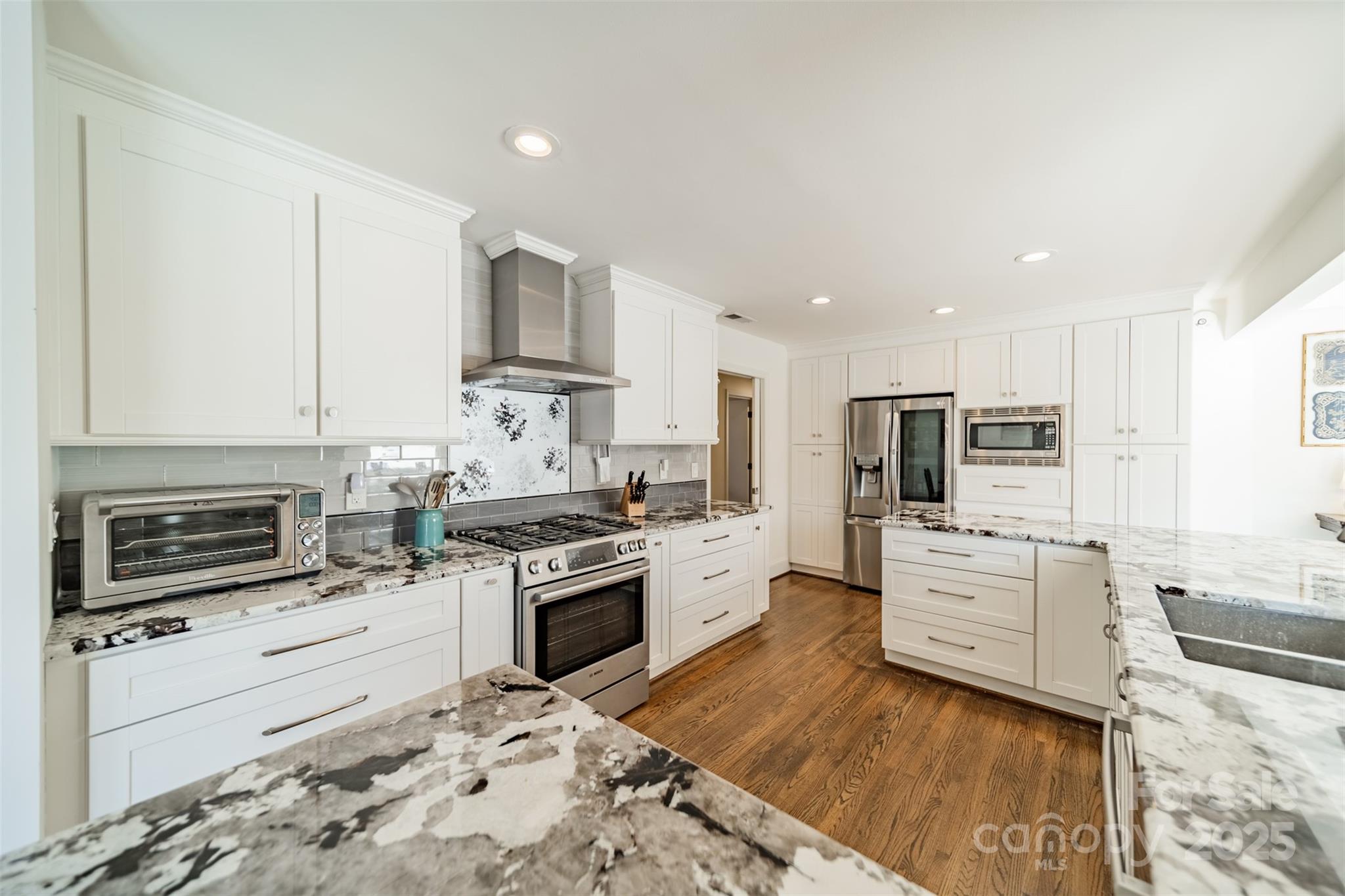 2501 Tanglewood Lane