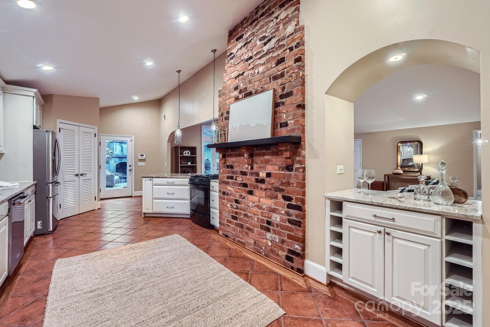 121 Wonderwood Drive
