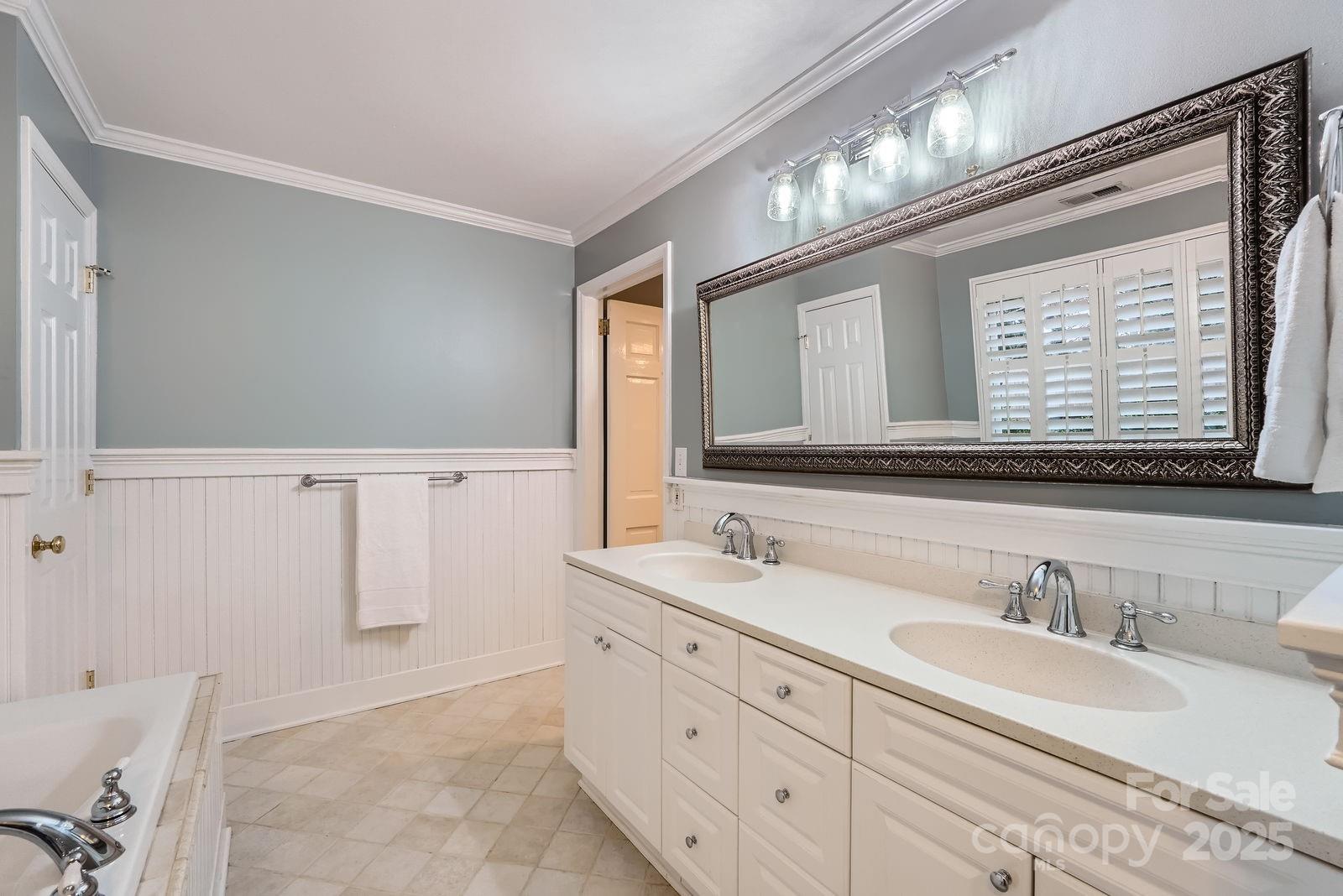 121 Wonderwood Drive