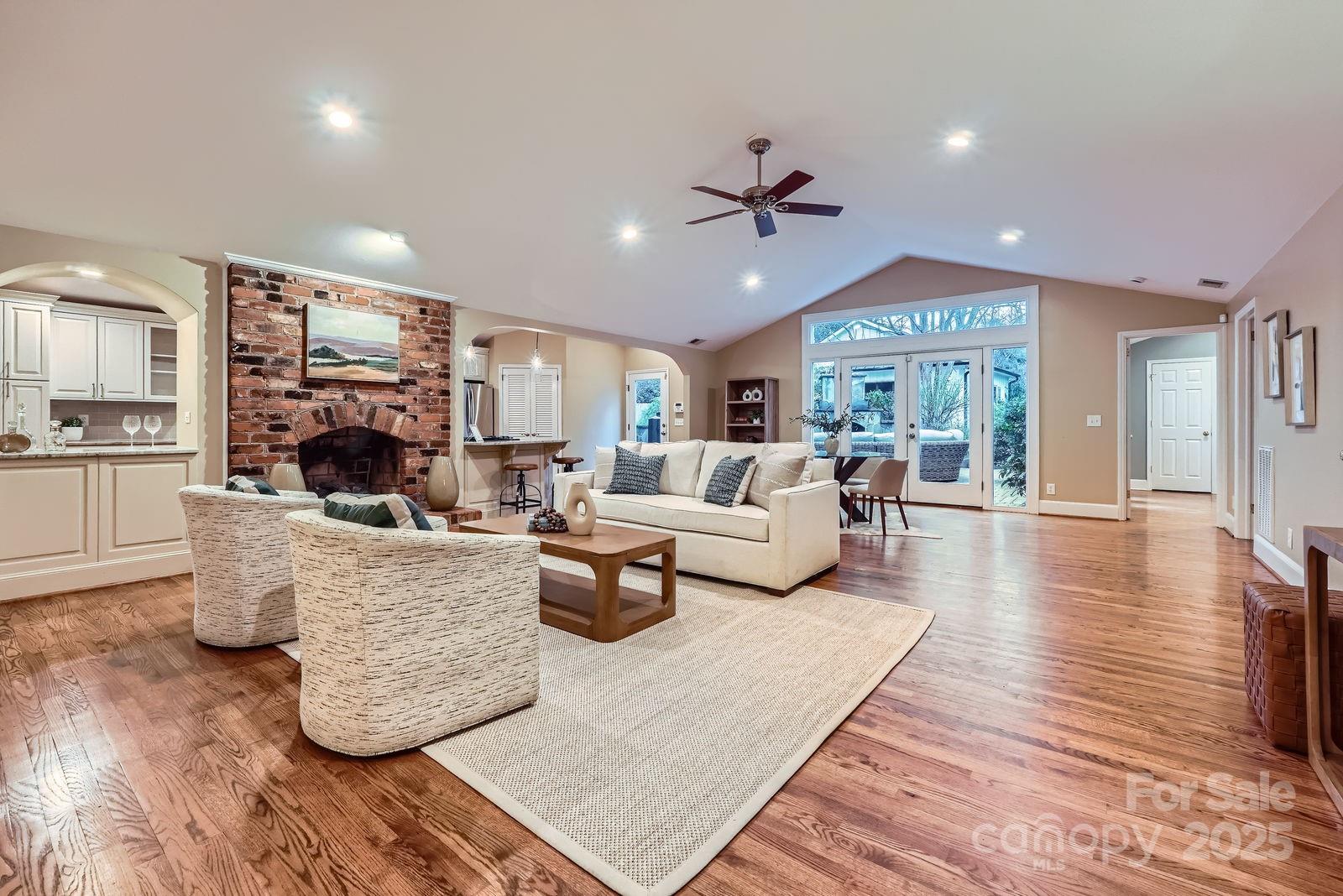 121 Wonderwood Drive