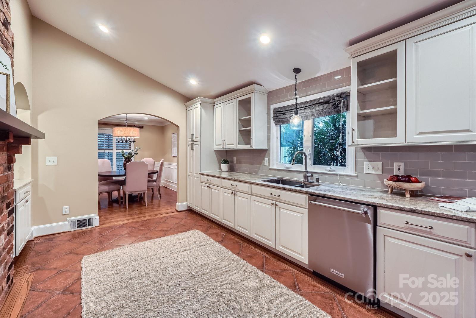 121 Wonderwood Drive
