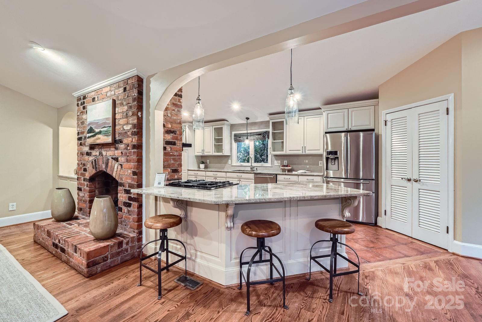 121 Wonderwood Drive